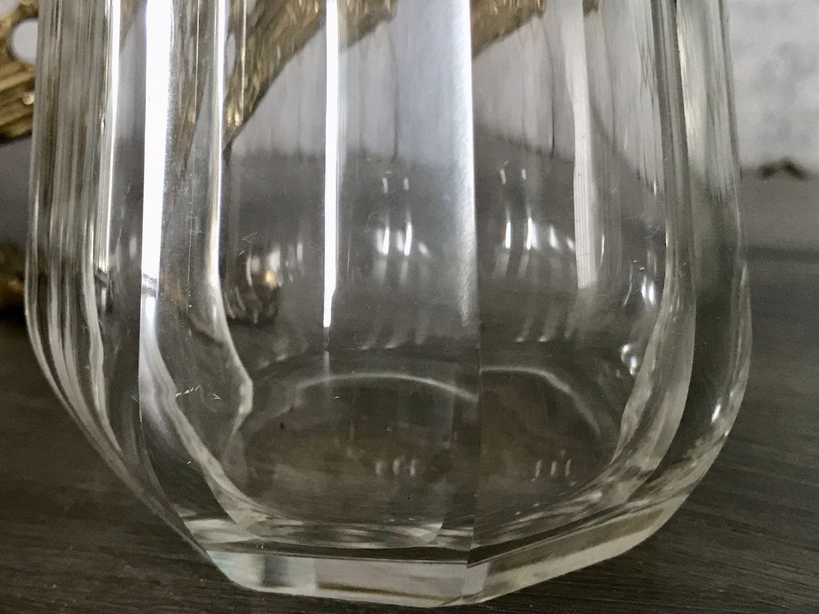 Antik Karaffe Dekanter Messing vergoldet? Metallmontur Glas Flächenschliff Edel!