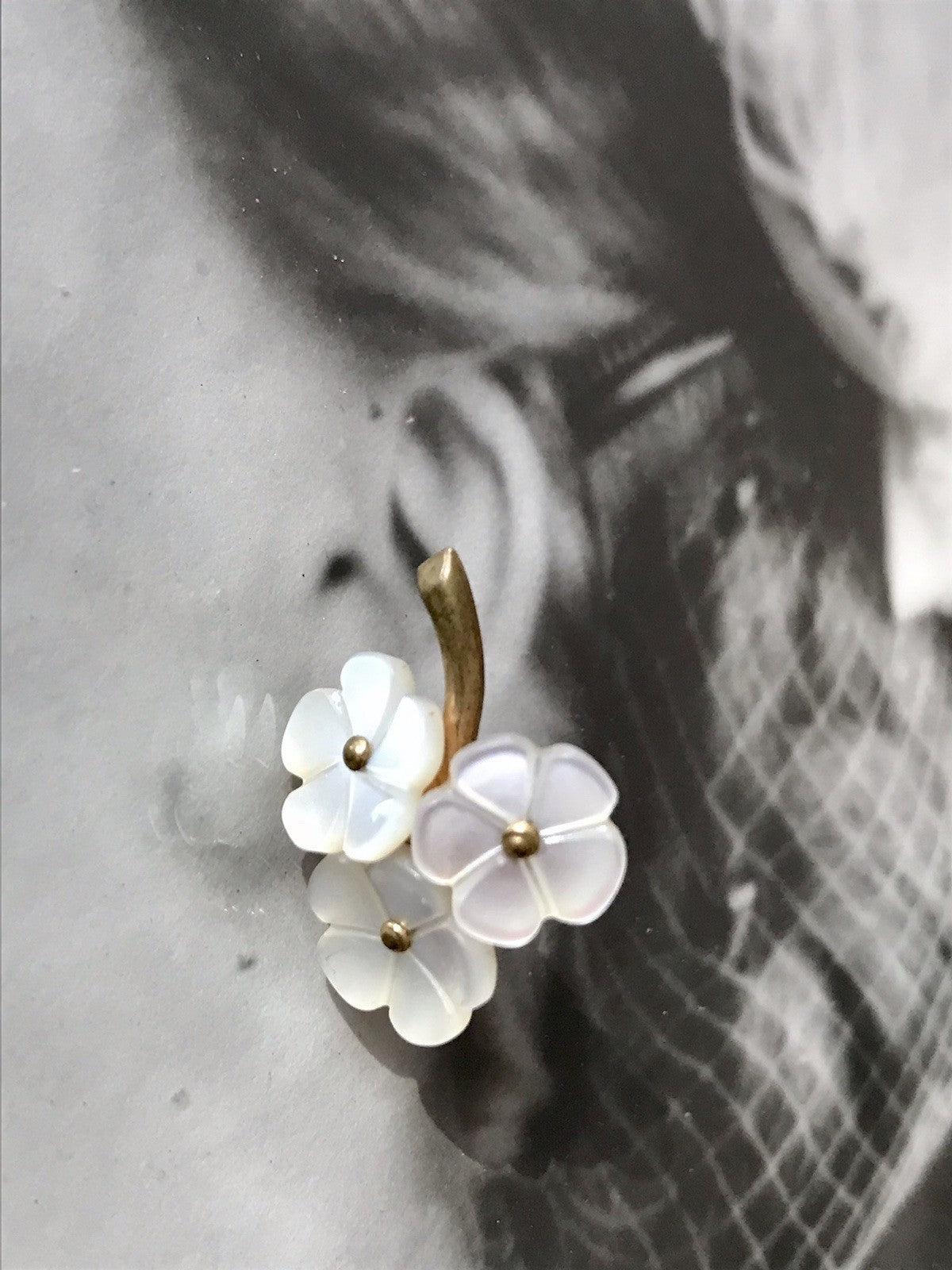 Vintage 50er Ohrclipse Ohrringe 3 weiße Blumen