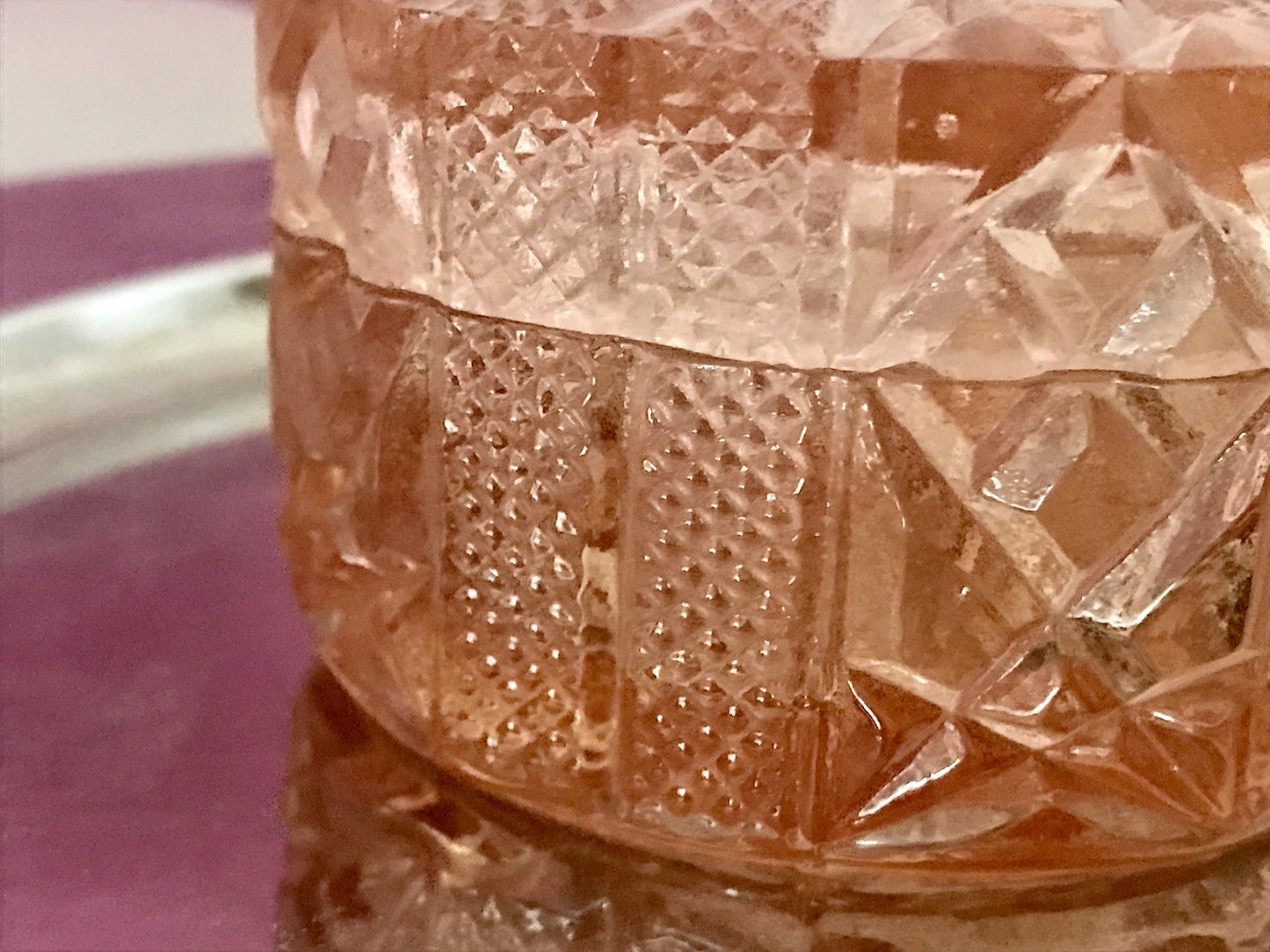 Antik Art Déco Dose Deckeldose Zierdose Pressglas Rosalin rosa Glas