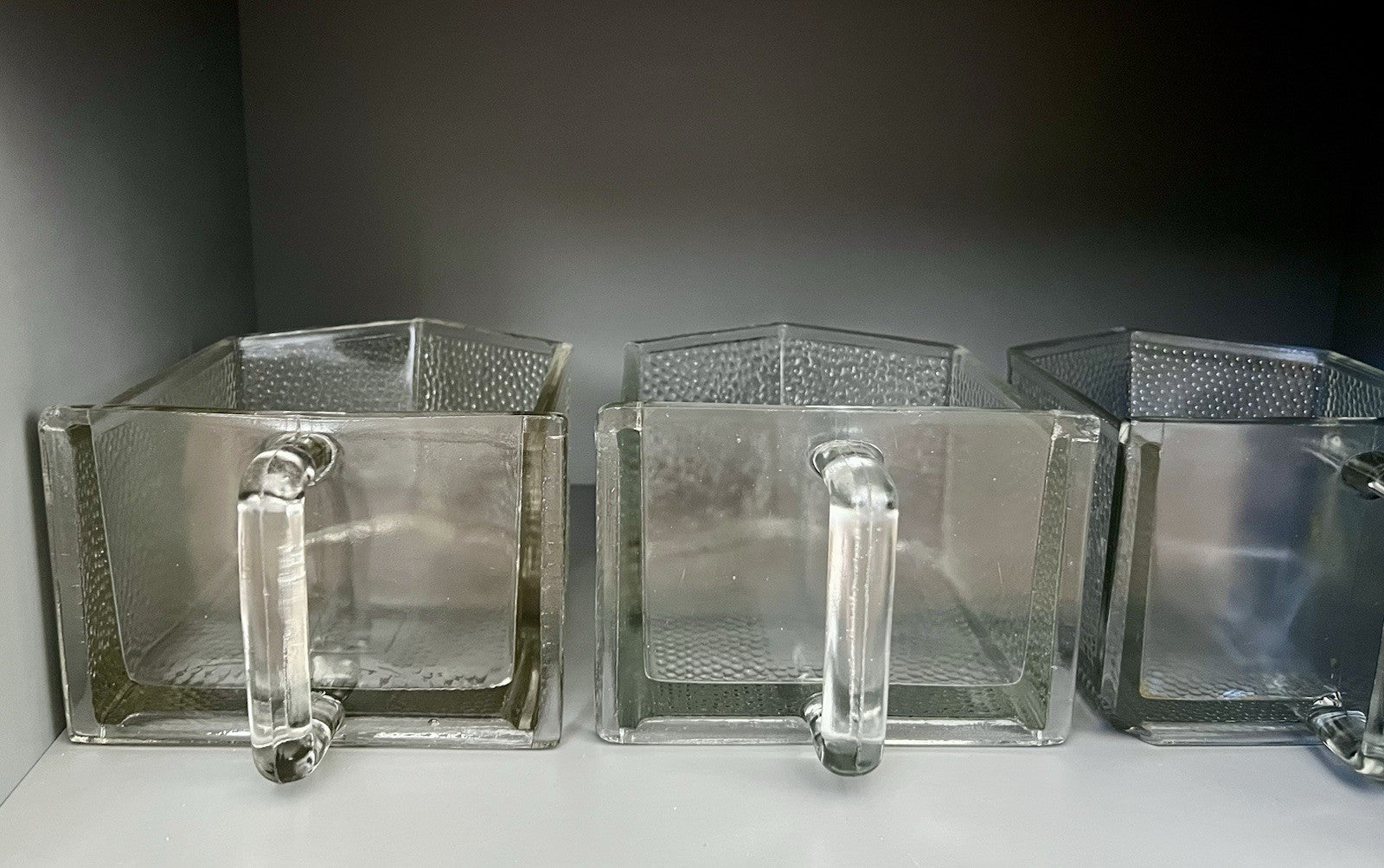 Antik Art Déco 8 Glas Schütten Pressglas von Poncet