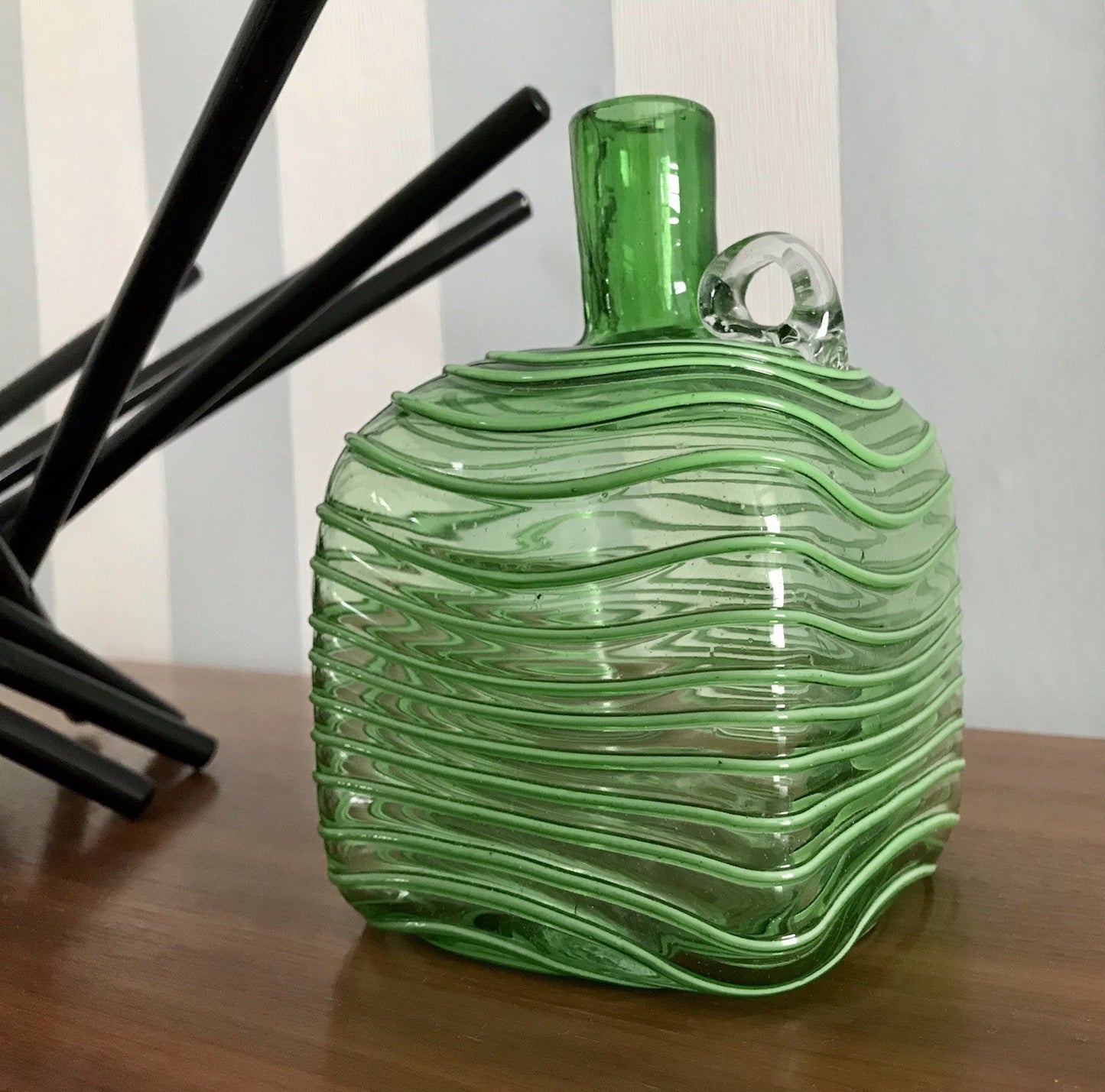 Vintage Vase Murano? Glasvase grün Aufschmelzungen Fäden Henkelvase