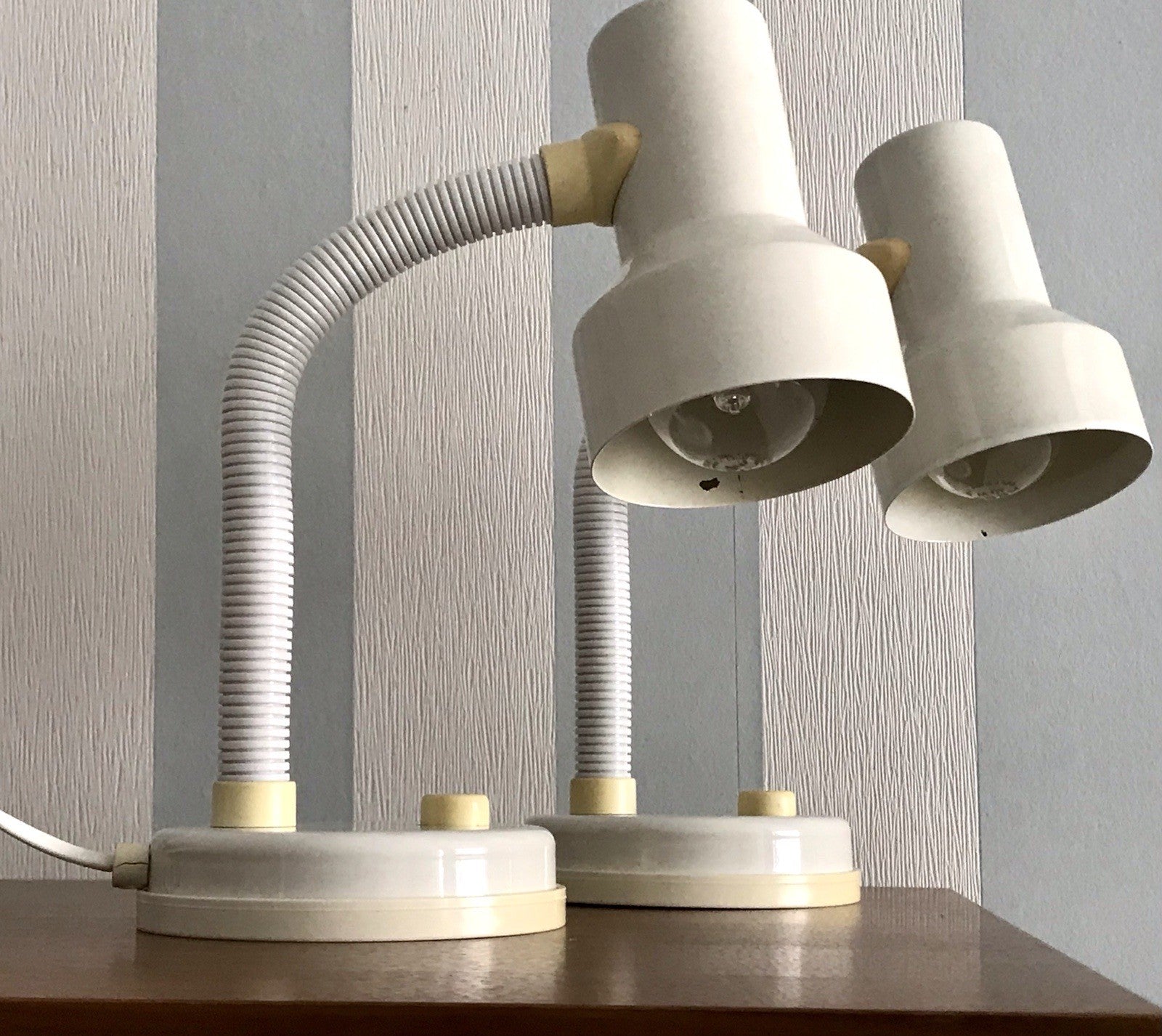 Vintage 70er 80er 2x Gelenkarm Tischleuchte Lampe Leuchte belgisch weiß