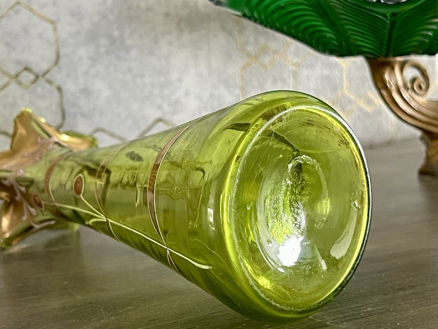 Antik Jugendstil grün kleine Vase Glasvase Gold-Staffage Emaille Abriss