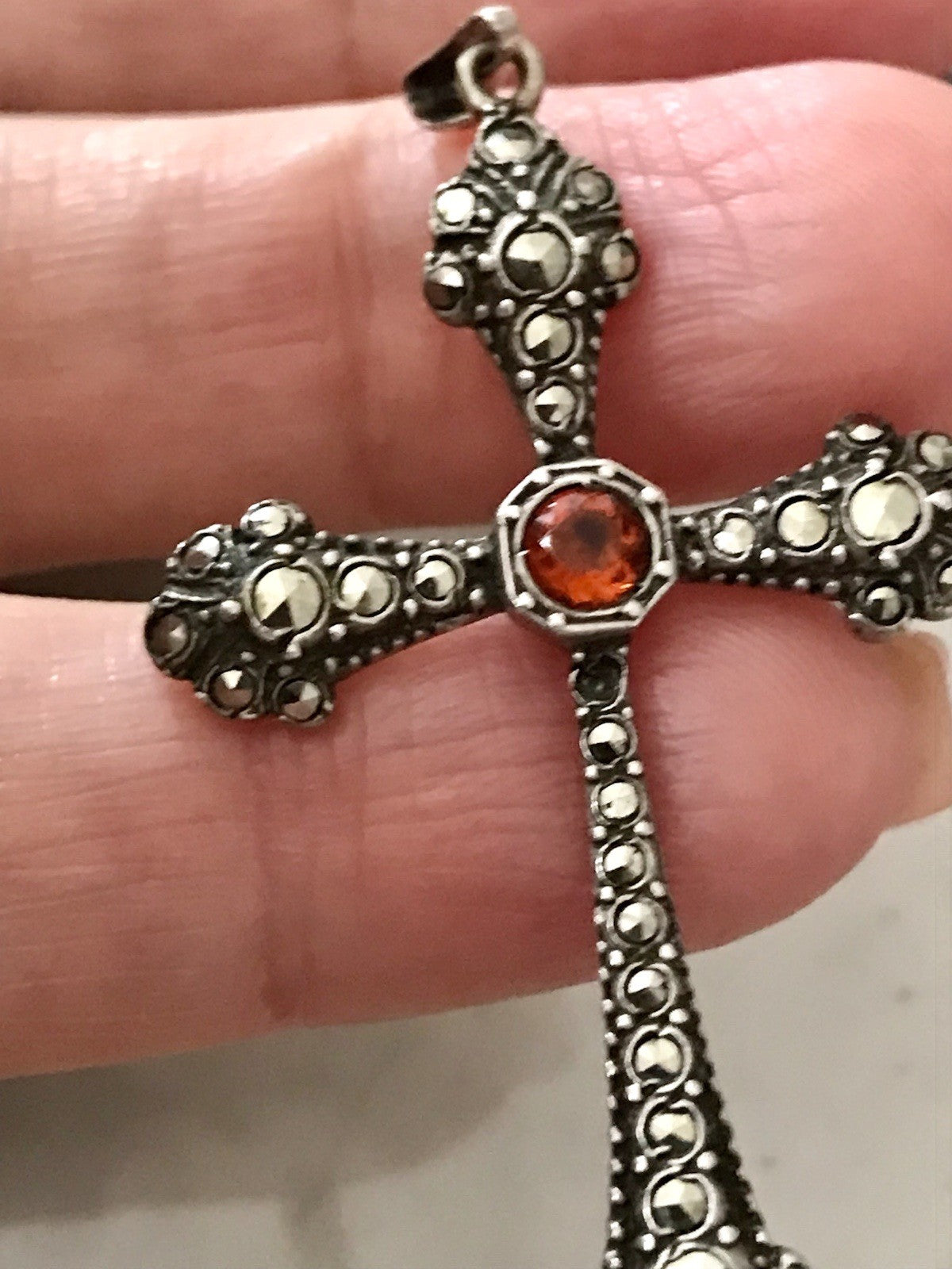 Antik Art Déco Silber Kreuz Anhänger Kettenanhänger rubinroter Stein Markasite