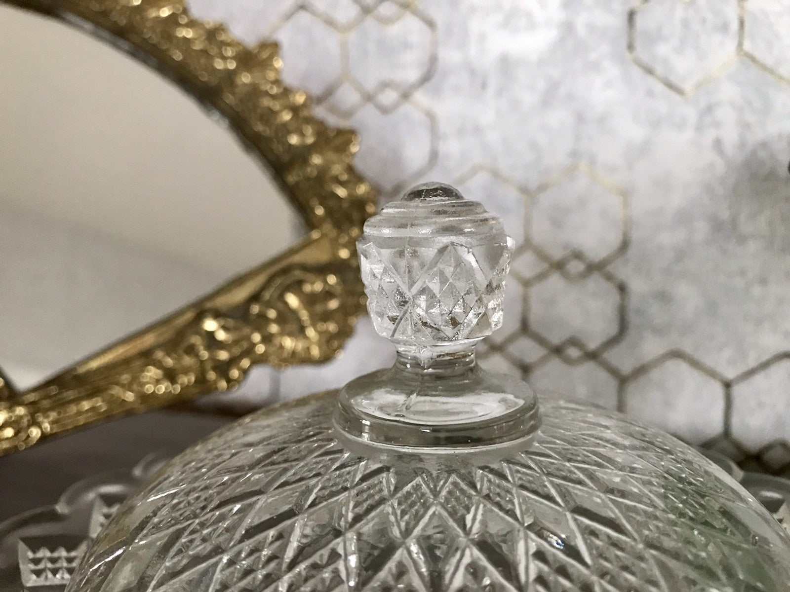 Antik Art Déco Glas Pressglas Butterdose Wunderschön!