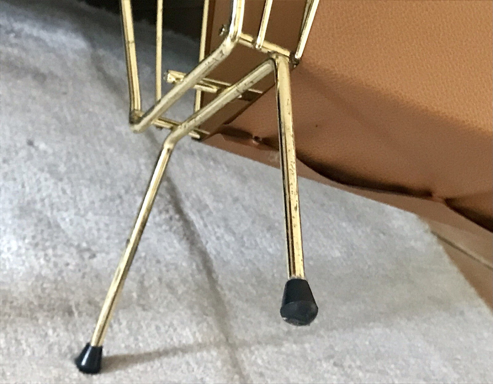 Vintage 60er Mid Century String-Ära Zeitungsständer Kultig gold braun