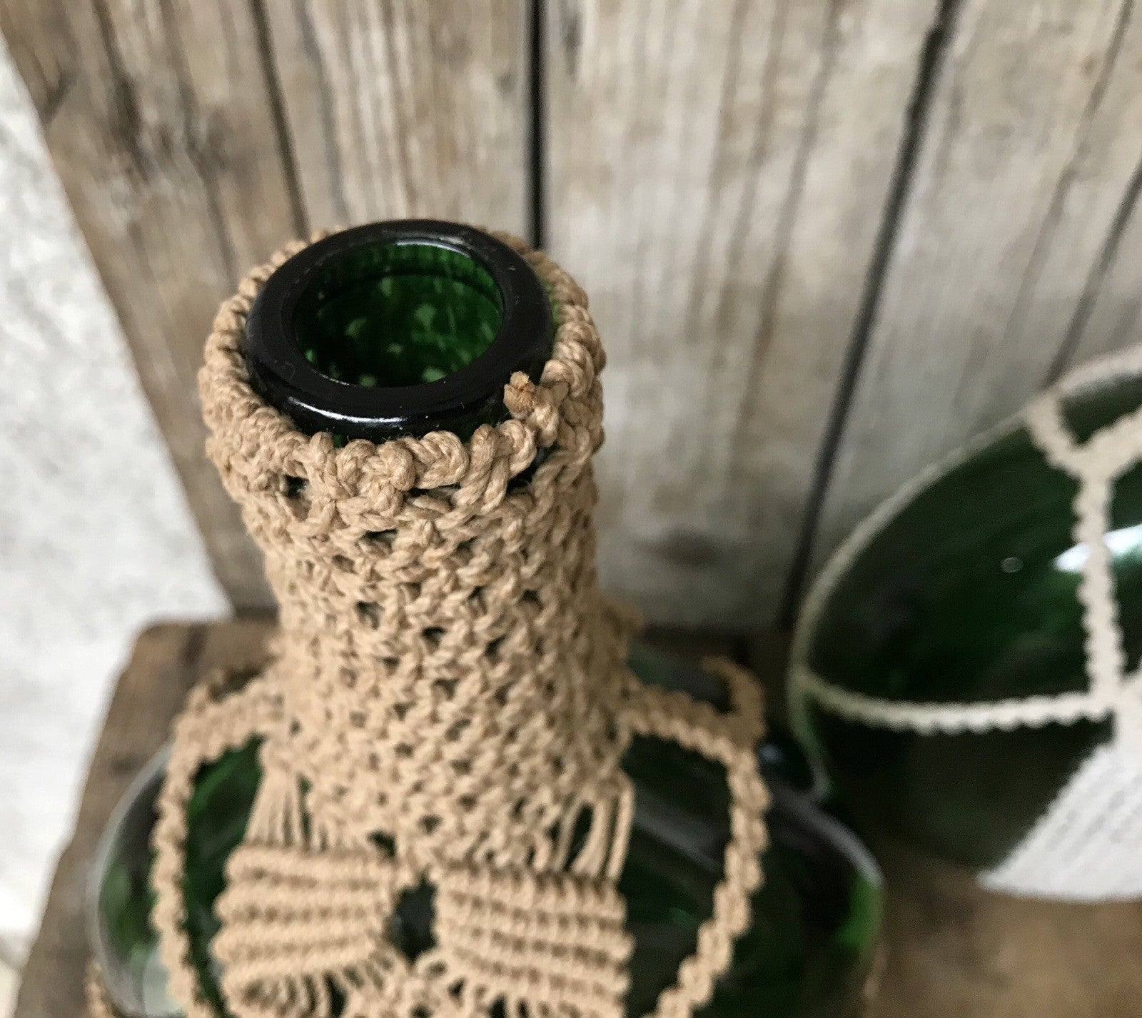 70er alt 5x True Vintage mit Makramee ummantelte grüne Flaschen Glas