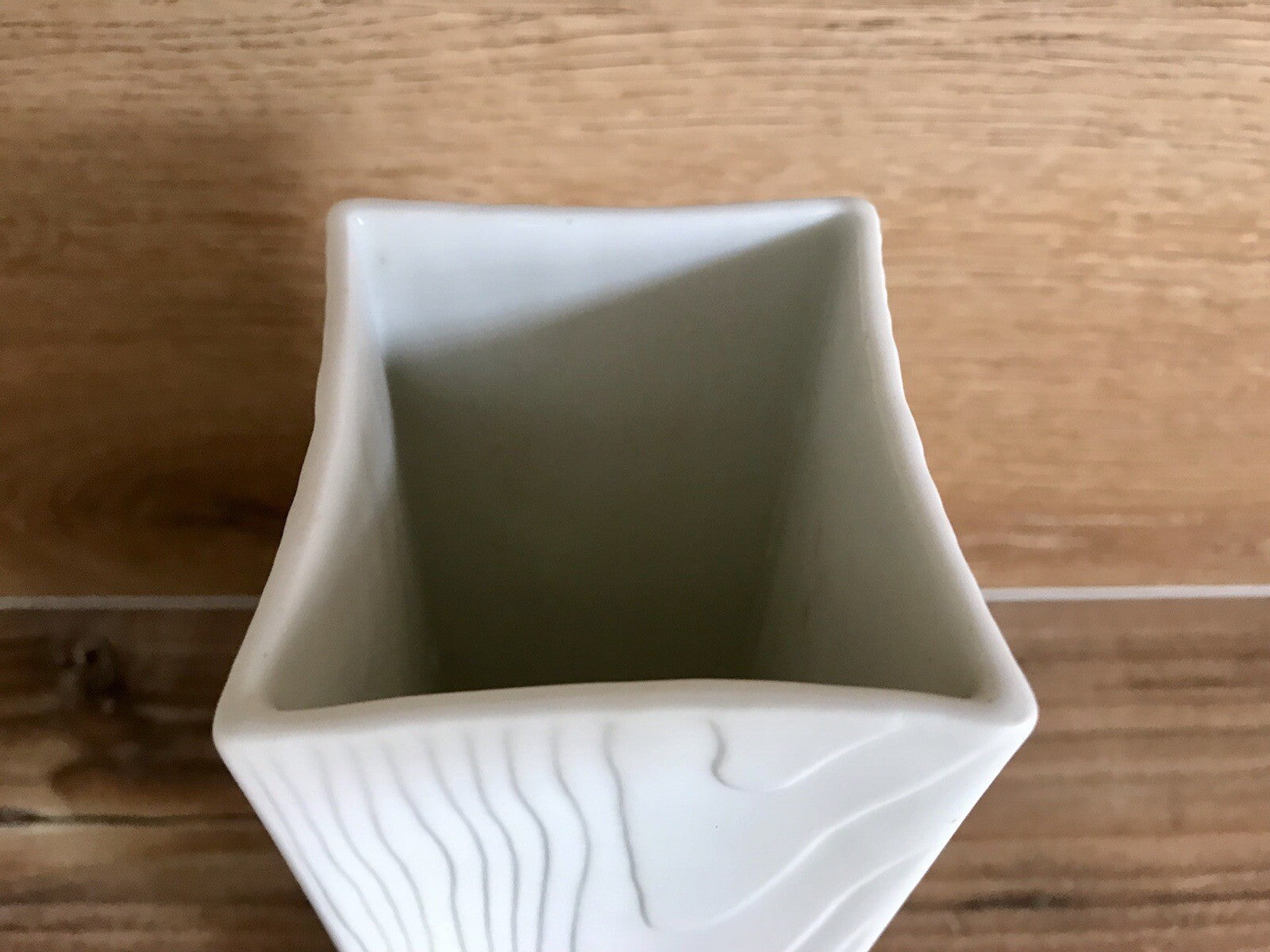 Vintage 60er Bisquit Porzellan Vase OpArt Seltmann Bavaria Holstruktur weiß