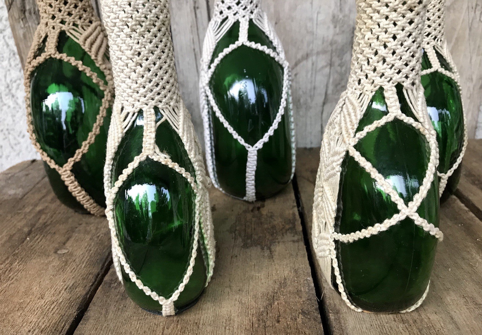 70er alt 5x True Vintage mit Makramee ummantelte grüne Flaschen Glas