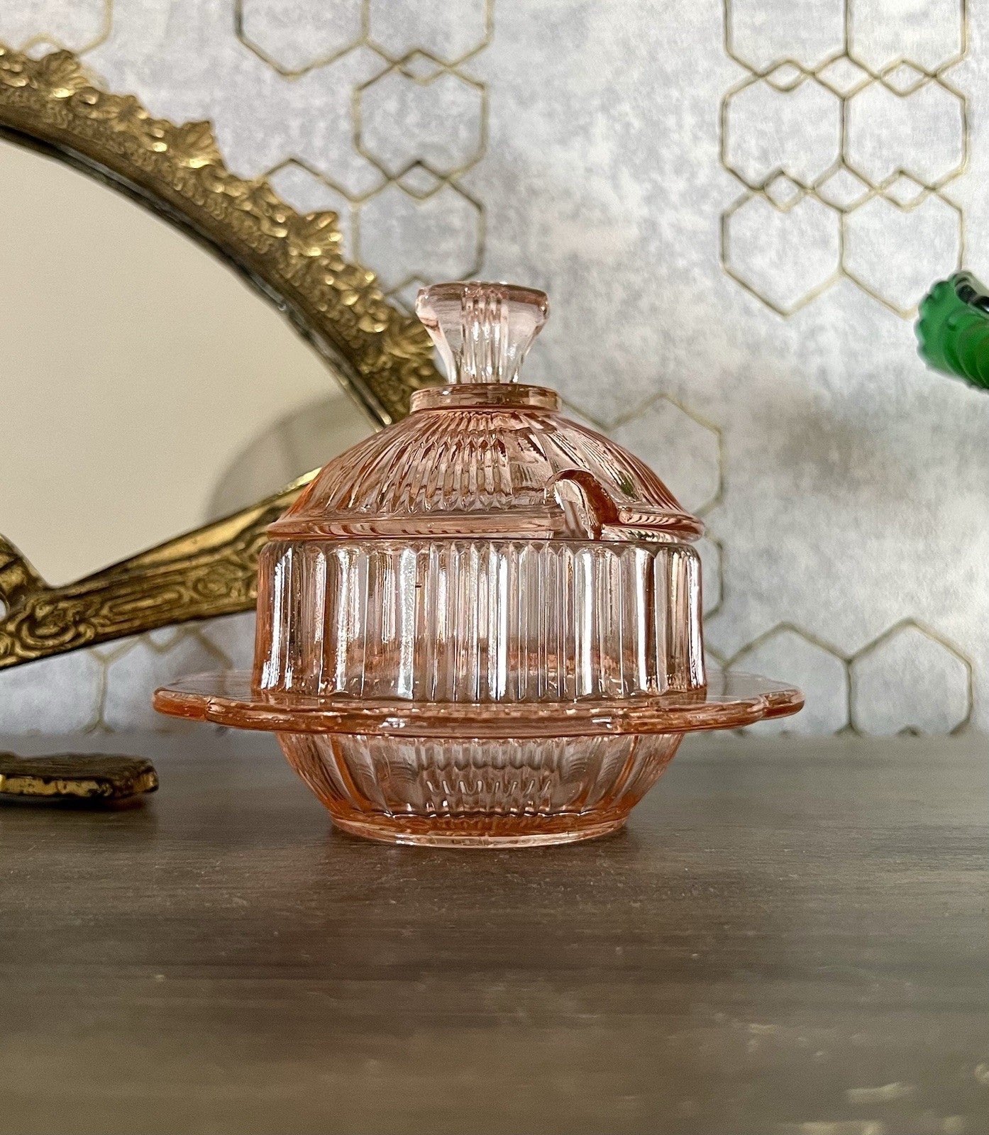 Antik Art Déco Glas Dose Honigdose Zuckerdose? Zierdose Pressglas Rosalin rosa