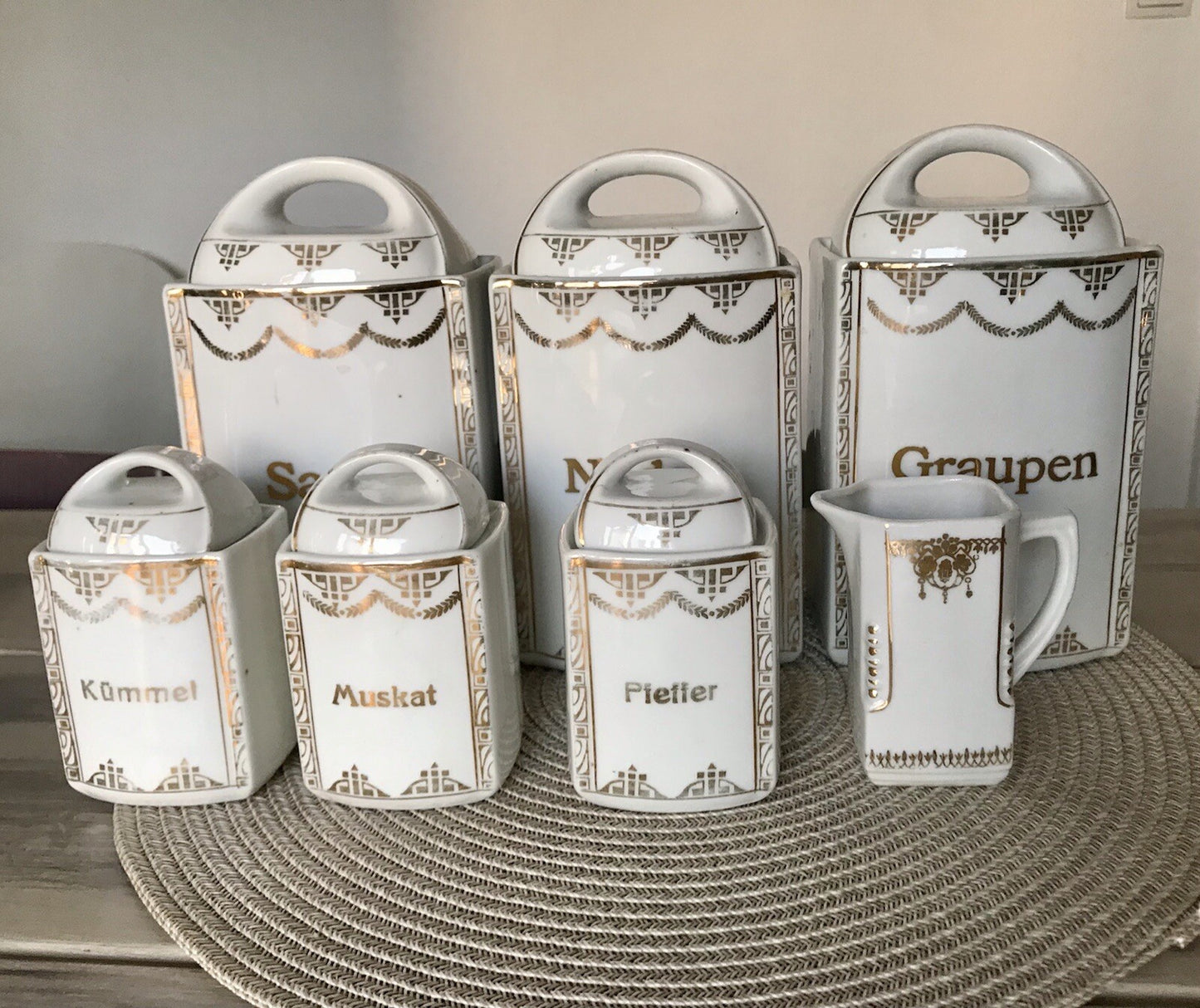 Antik Jugendstil 6 Porzellan Vorratsdosen Gefäße &1 Kännchen Graupen Sago Nudeln
