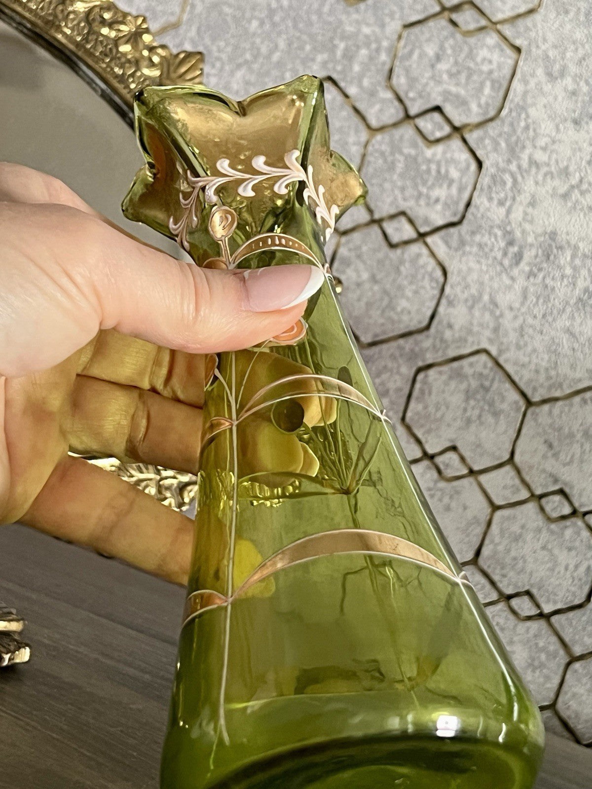Antik Jugendstil grün kleine Vase Glasvase Gold-Staffage Emaille Abriss