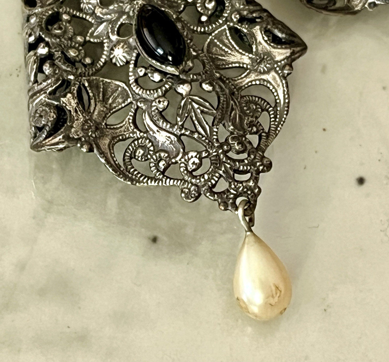 Antik? Vintage Ohrhänger Ohrringe DAMEN versilbert Viktorianisch Onyx Glas?