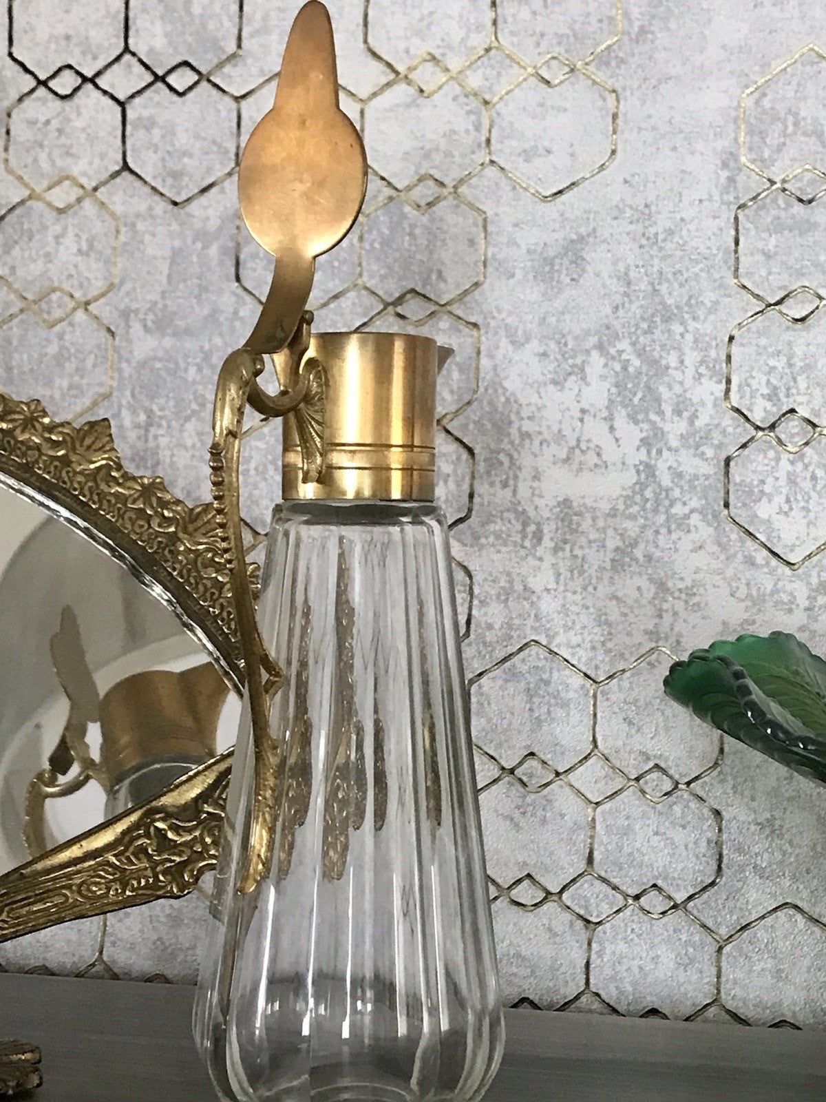Antik Karaffe Dekanter Messing vergoldet? Metallmontur Glas Flächenschliff Edel!