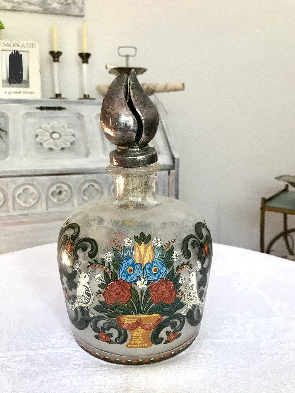 Alt Vintage Design Karaffe Dekanter versilberter Stopfen Bauernmotiv