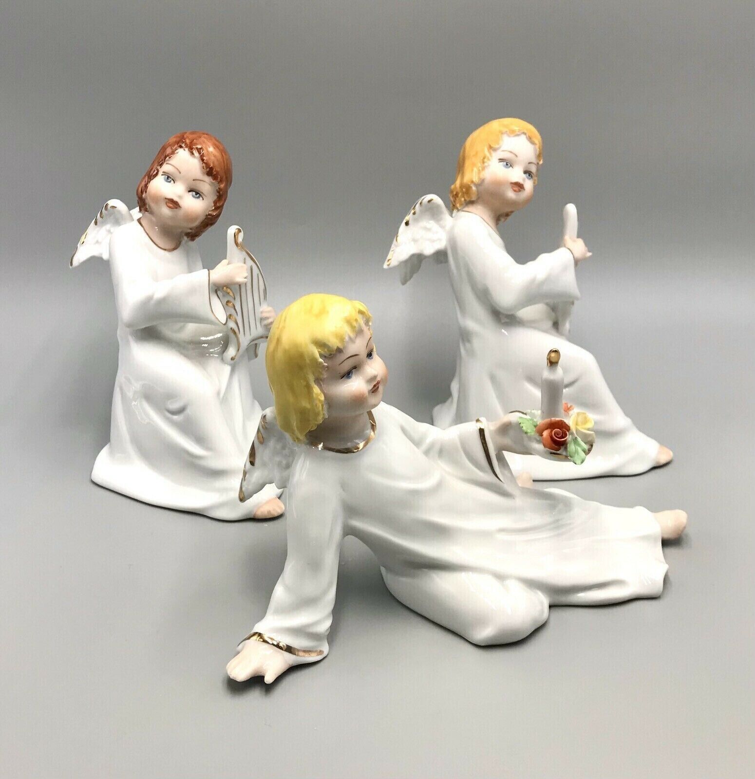 Weihnachten 2 ältere schöne 19 cm große Engel mit Harfe Porzellan Figuren
