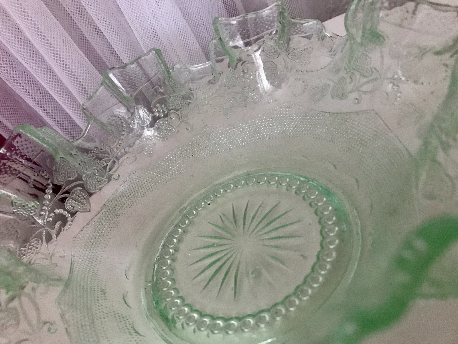 Antik Jugendstil Serviettenrand Pressglas Schale Glas Uranglas grün