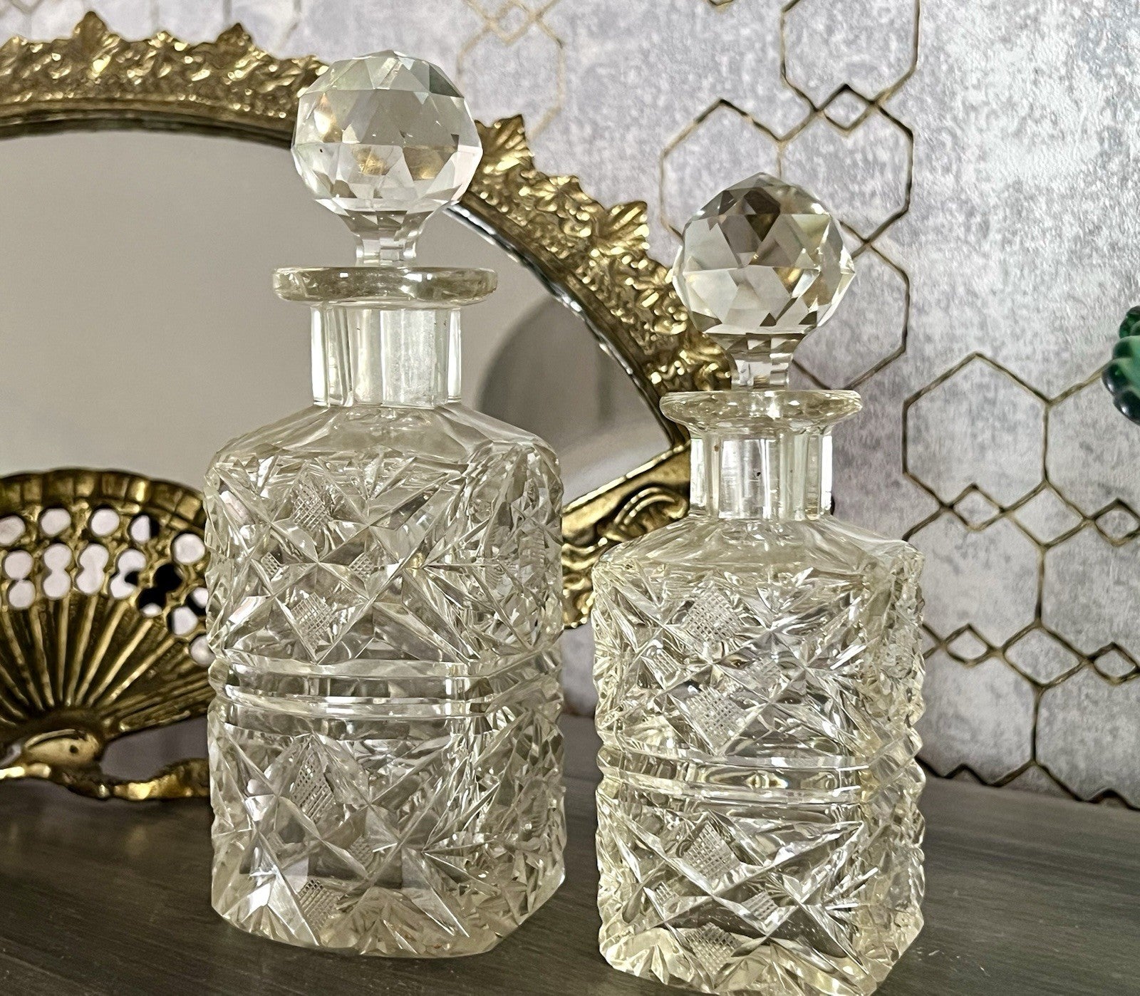 Antik ~1850-90 Baccarat 2x Flakon Parfüm kleine Glaskaraffe Schnitt Bleikristall