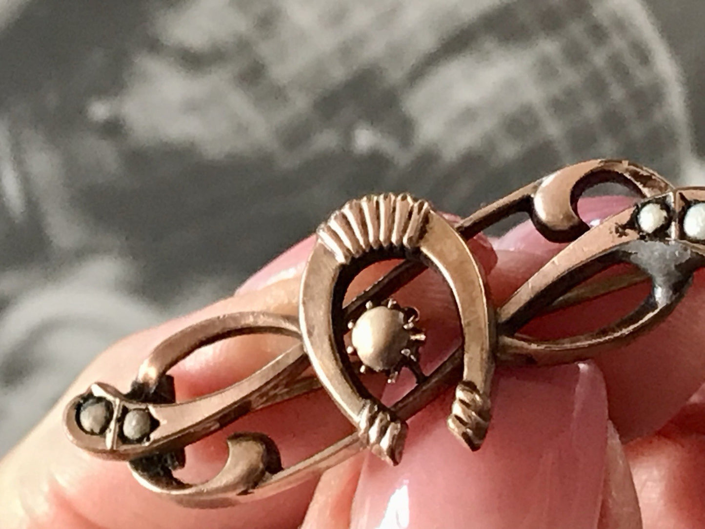 Antik Biedermeier Jugendstil Brosche rotgoldfarben Saatperlen Walzgold