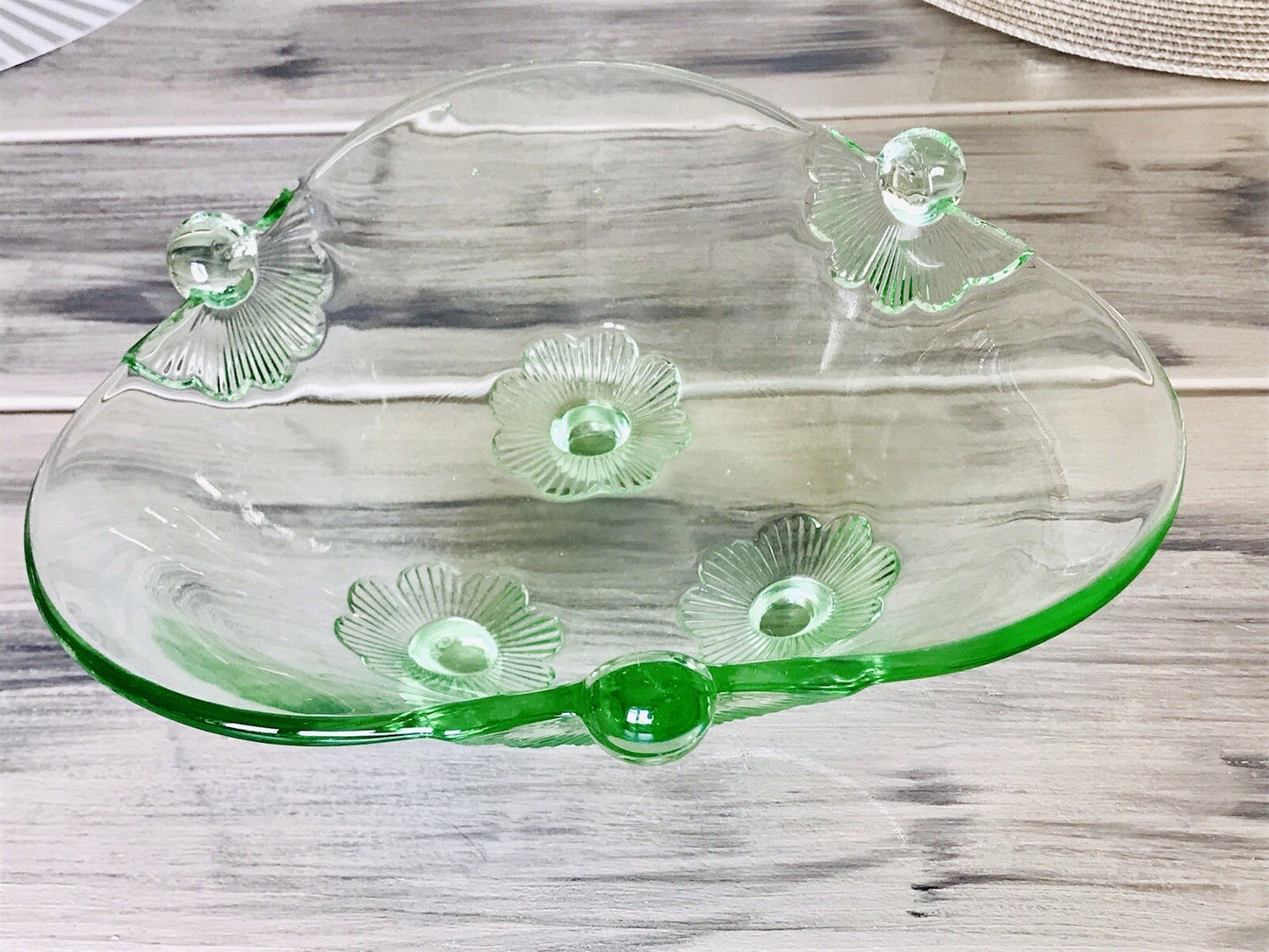 Antik Art Déco kanarien grün Pressglas Schale Glas dreipassig markant Blumen