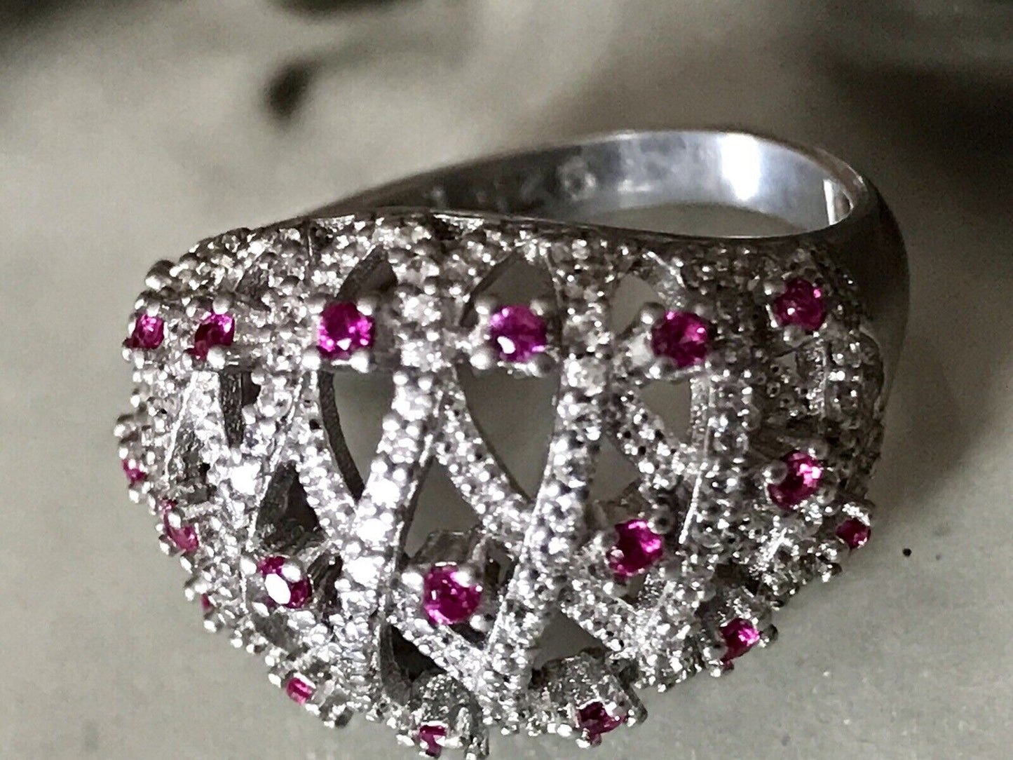 Elegant Wunderschöner DAMEN RING Silber 925 Gr.55 17,5 Rubine?