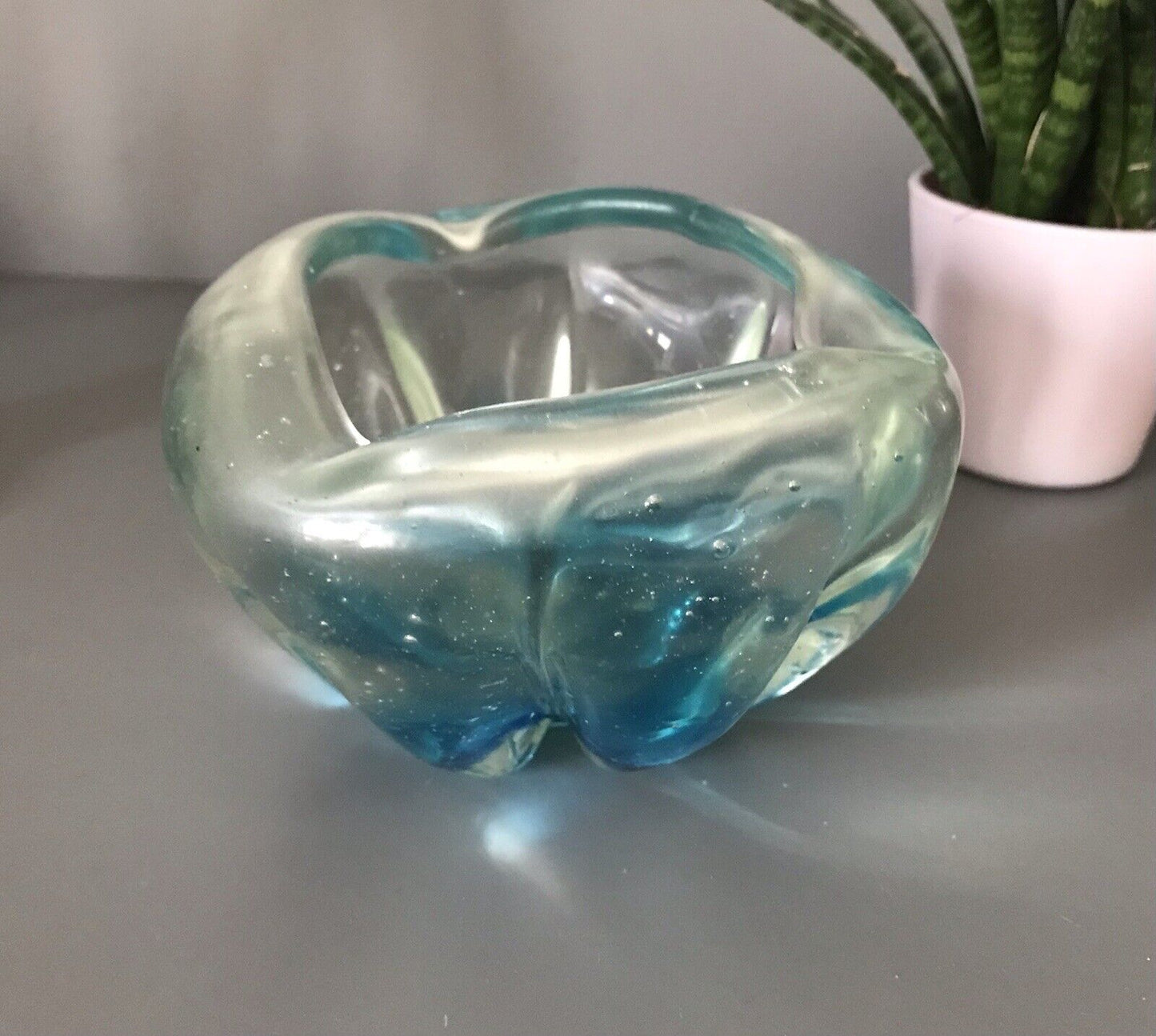 Antik ? Murano ? Schale Glasvase Glas türkis blau seidig schimmernd Lüster