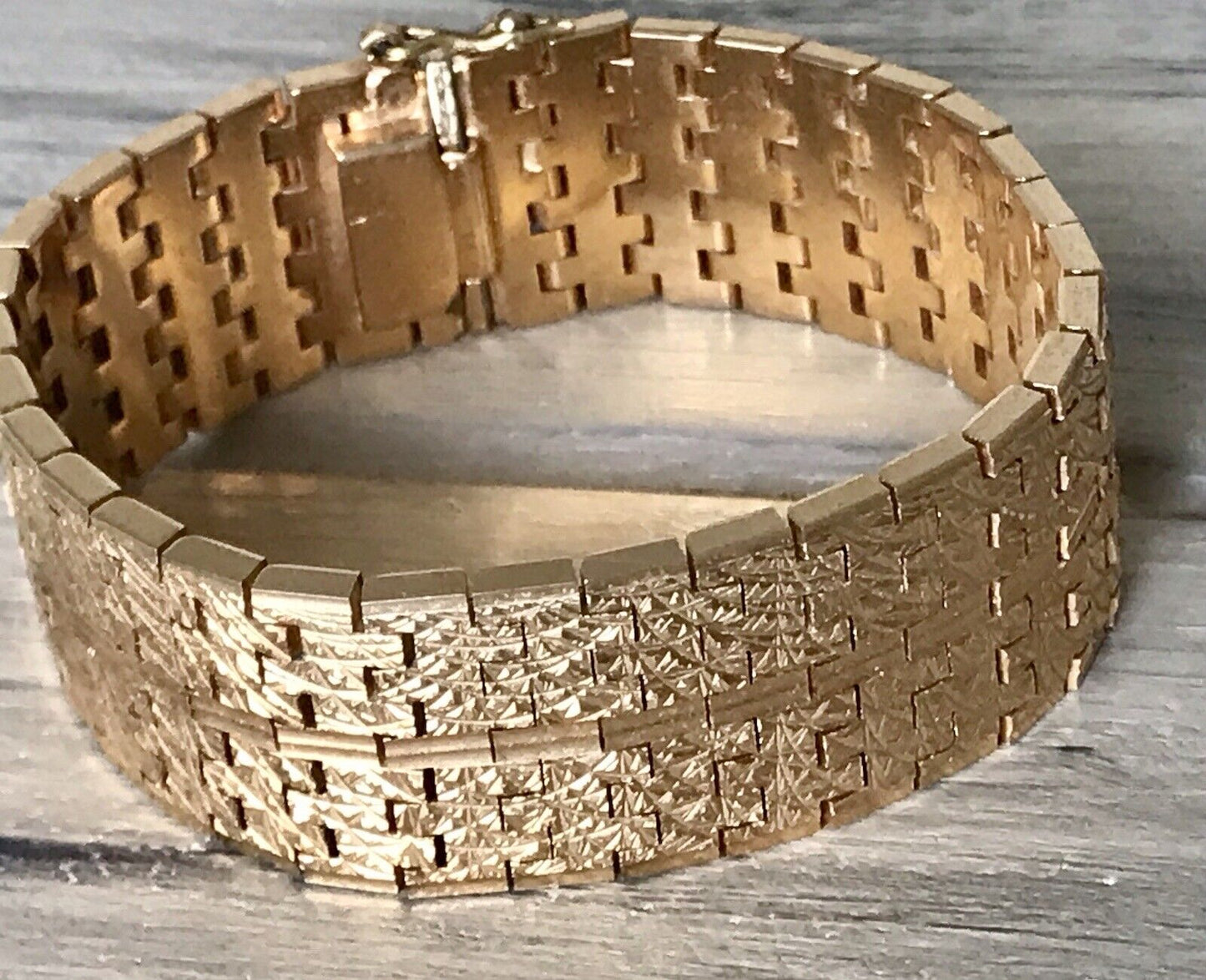 Vintage wunderschönes breites Teppicharmband Armband vergoldet