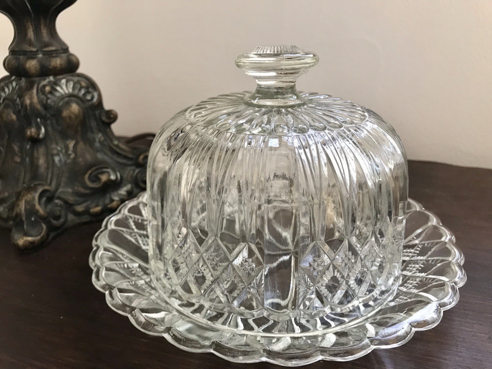 Antik Art Déco Glas Pressglas Käseglocke Butterglocke Glas