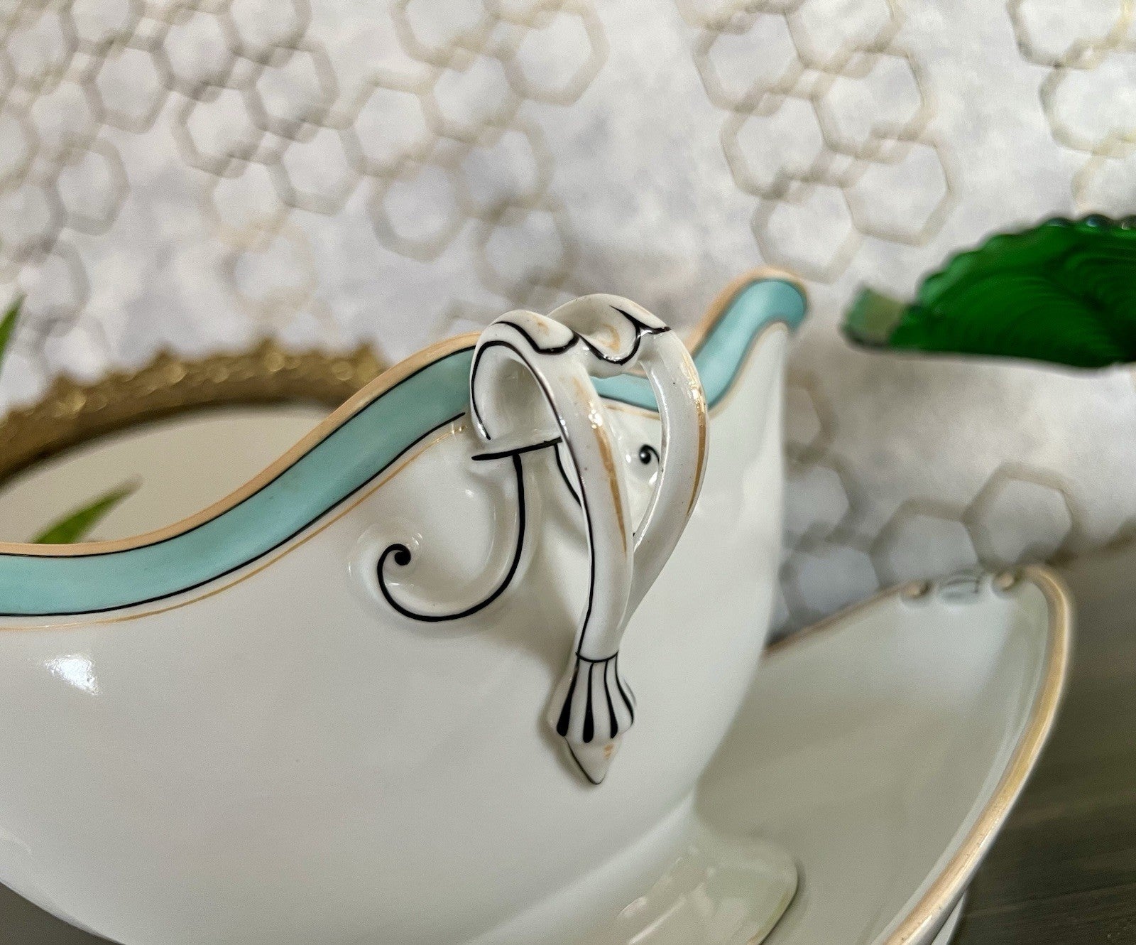 Antik Porzellan Sauciere Soßenschüssel weiß türkis goldbeige Porcelaine Paris?