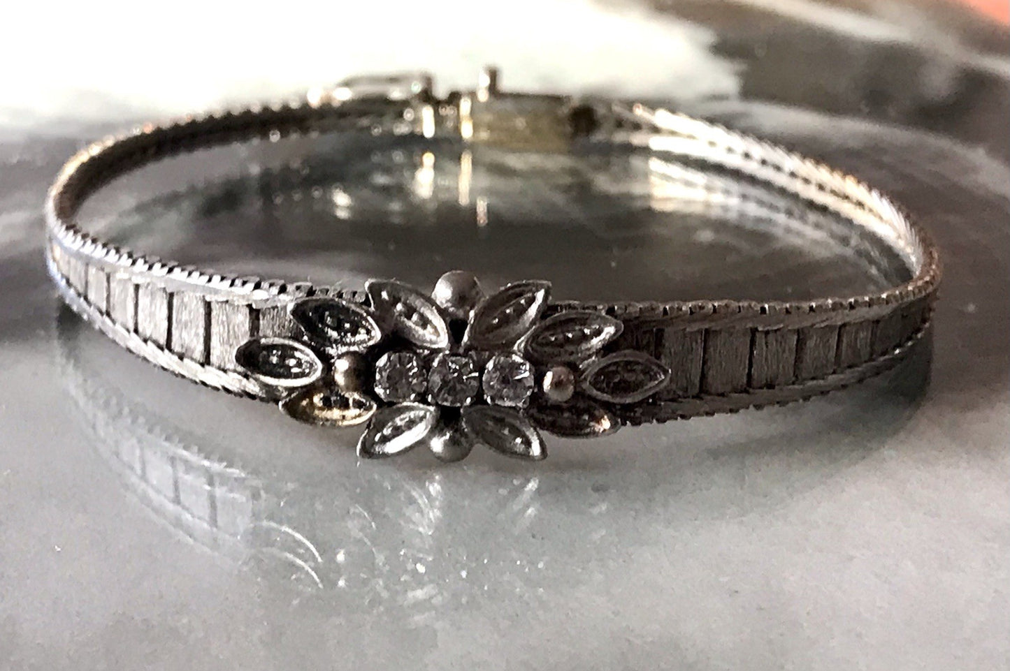 Antik? Vintage Edel DAMEN Armband Silber 925 SUPER Design farblose Steine