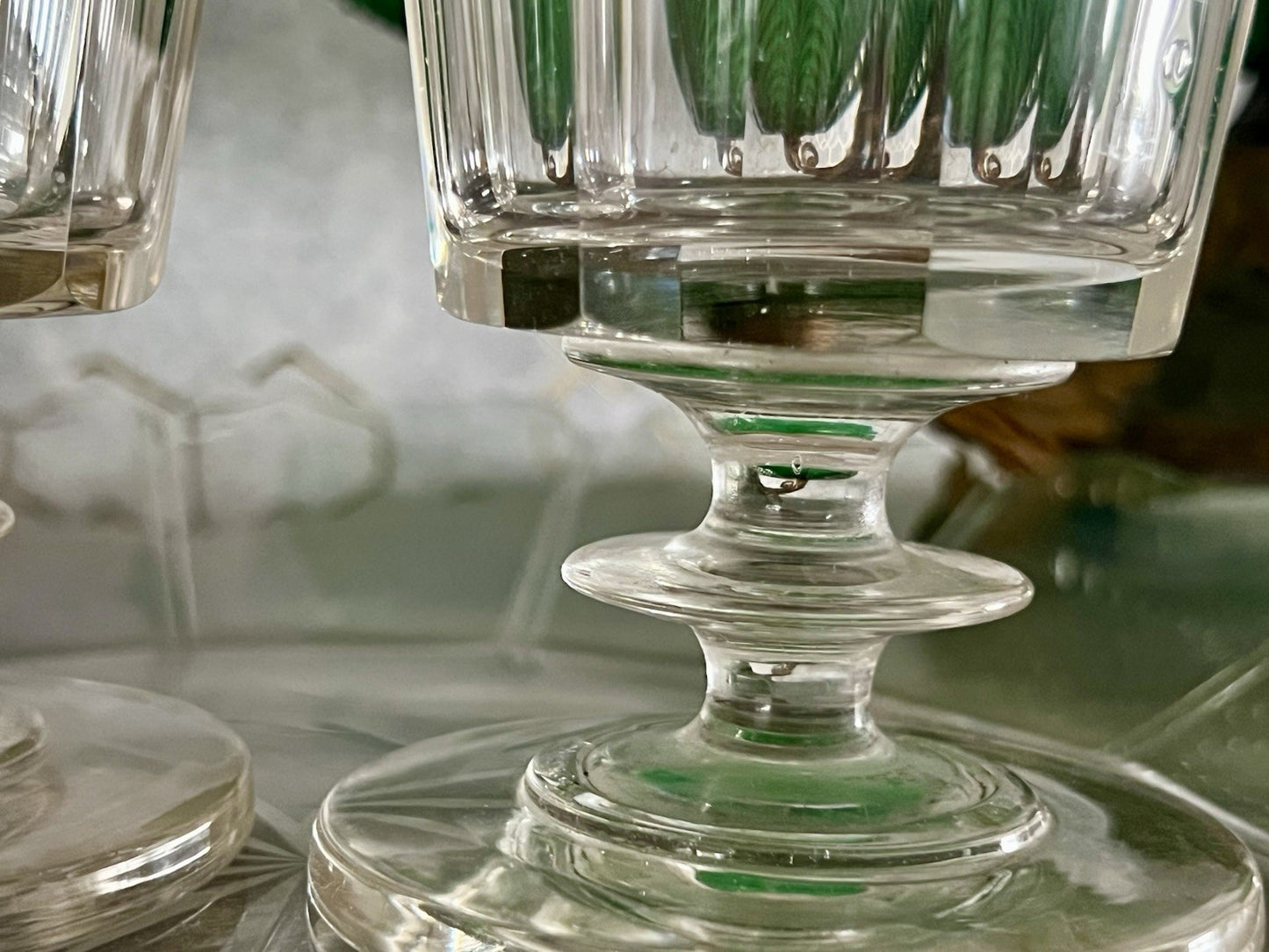 Antik 2 Biedermeier Weinbecher Edel oktagonal 8eckig Glas Weinkelch Schälschliff