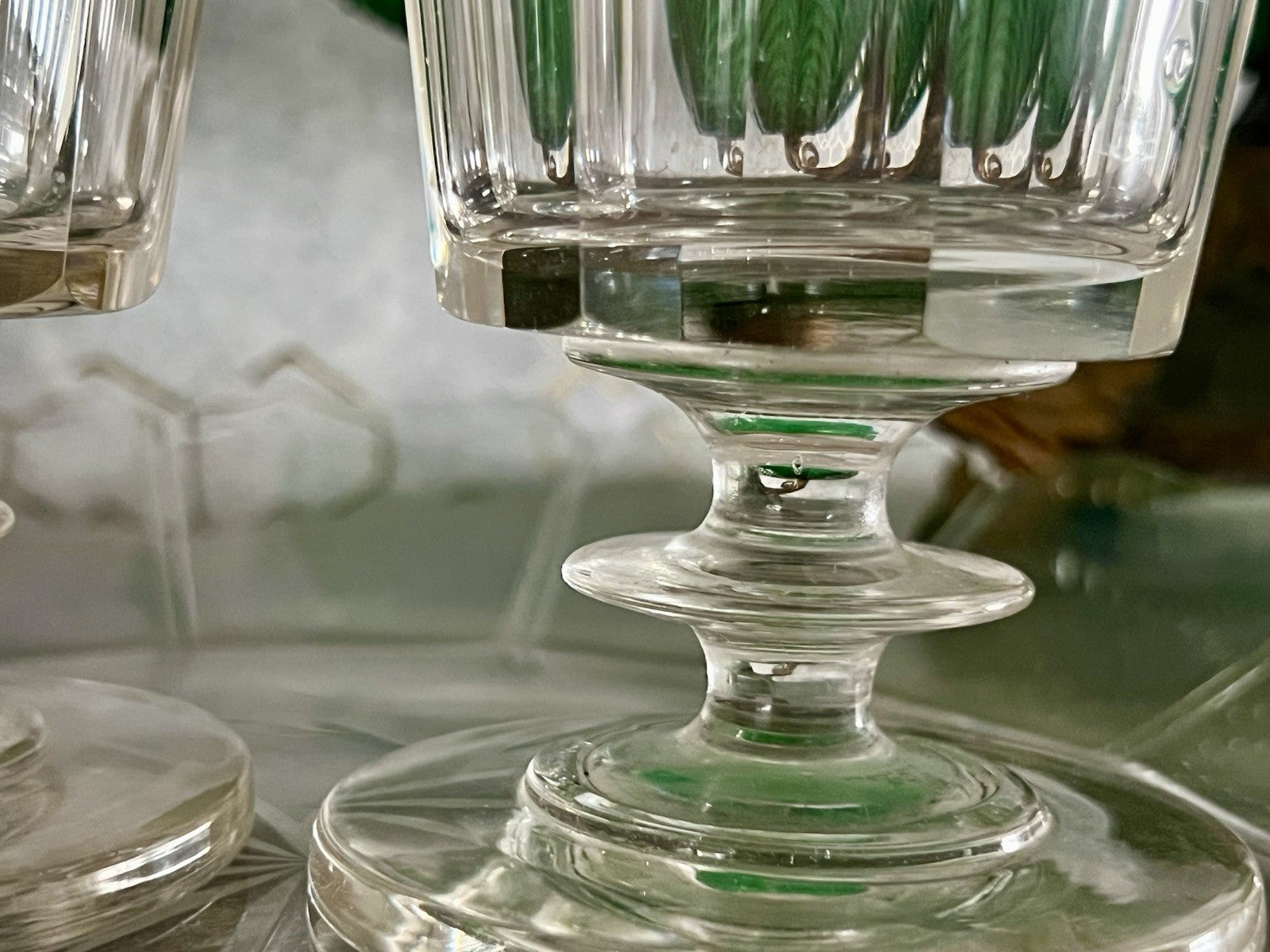 Antik 2 Biedermeier Weinbecher Edel oktagonal 8eckig Glas Weinkelch Schälschliff