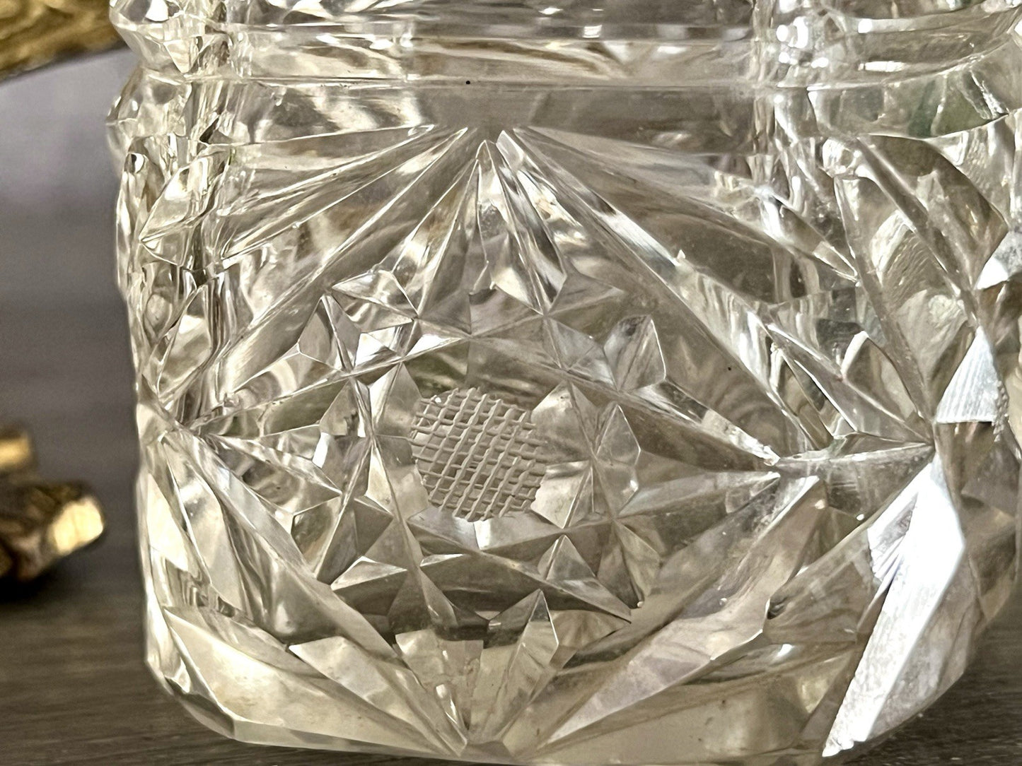 Antik ~1850-90 Baccarat 2x Flakon Parfüm kleine Glaskaraffe Schnitt Bleikristall