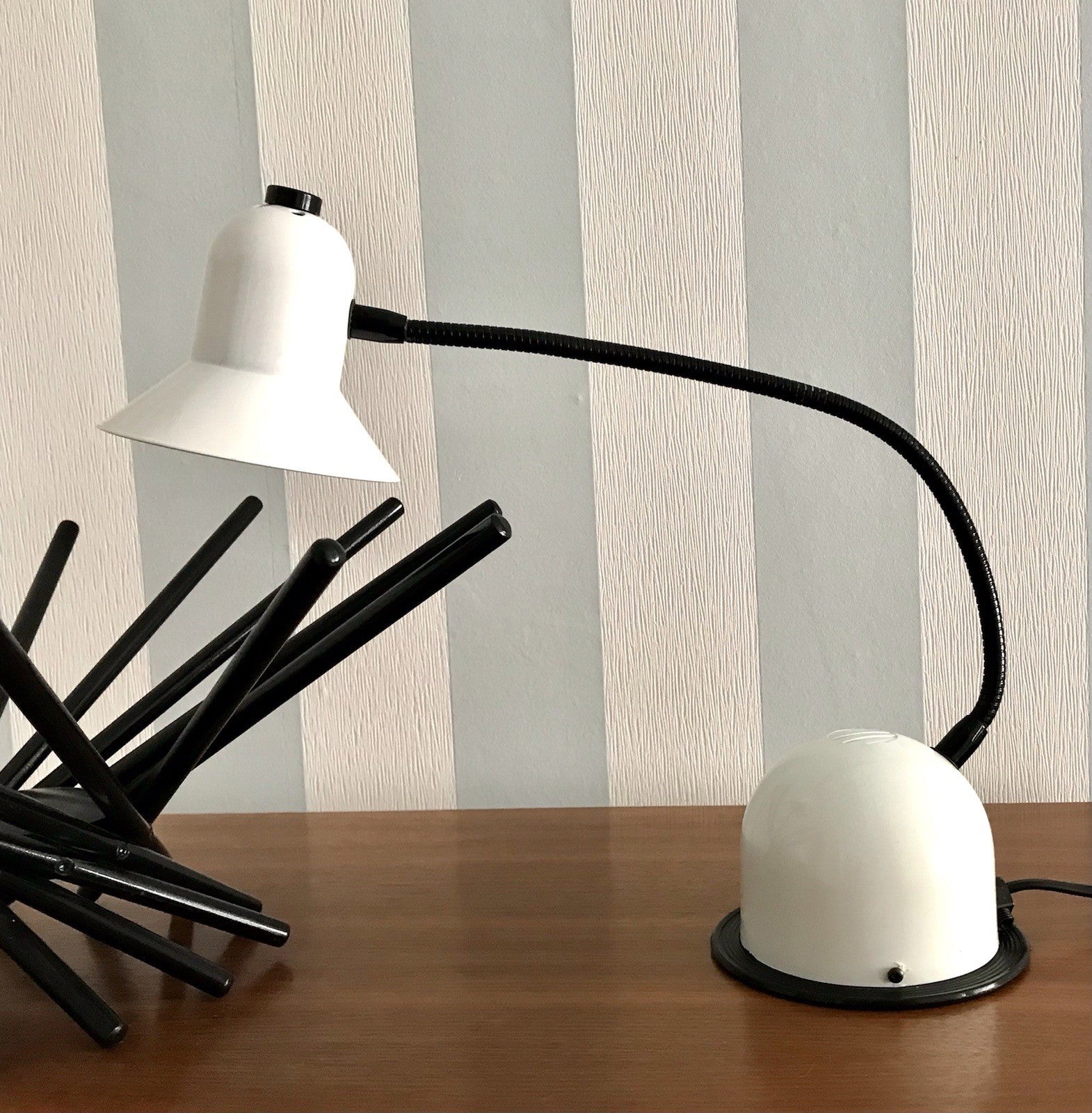 Vintage 70er Gelenkarm Tischleuchte Lampe Leuchte Stilplast Italy schwarz weiß