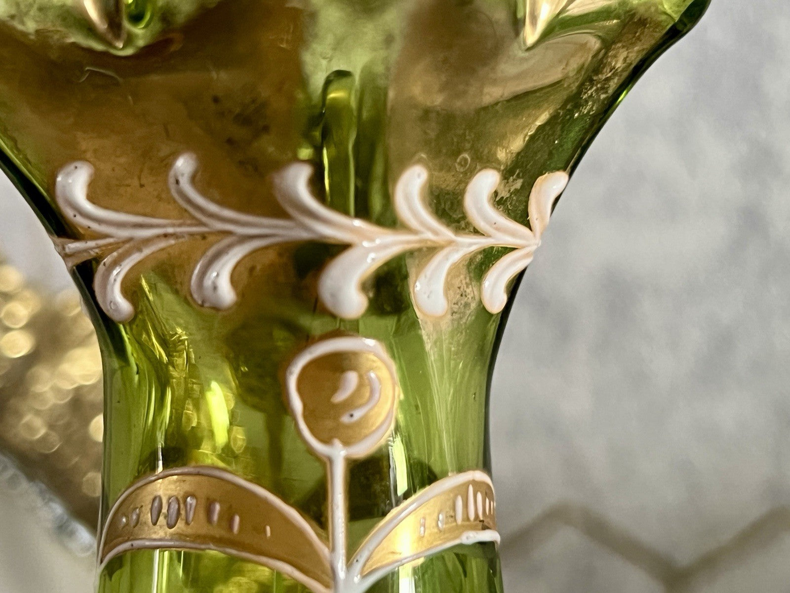 Antik Jugendstil grün kleine Vase Glasvase Gold-Staffage Emaille Abriss