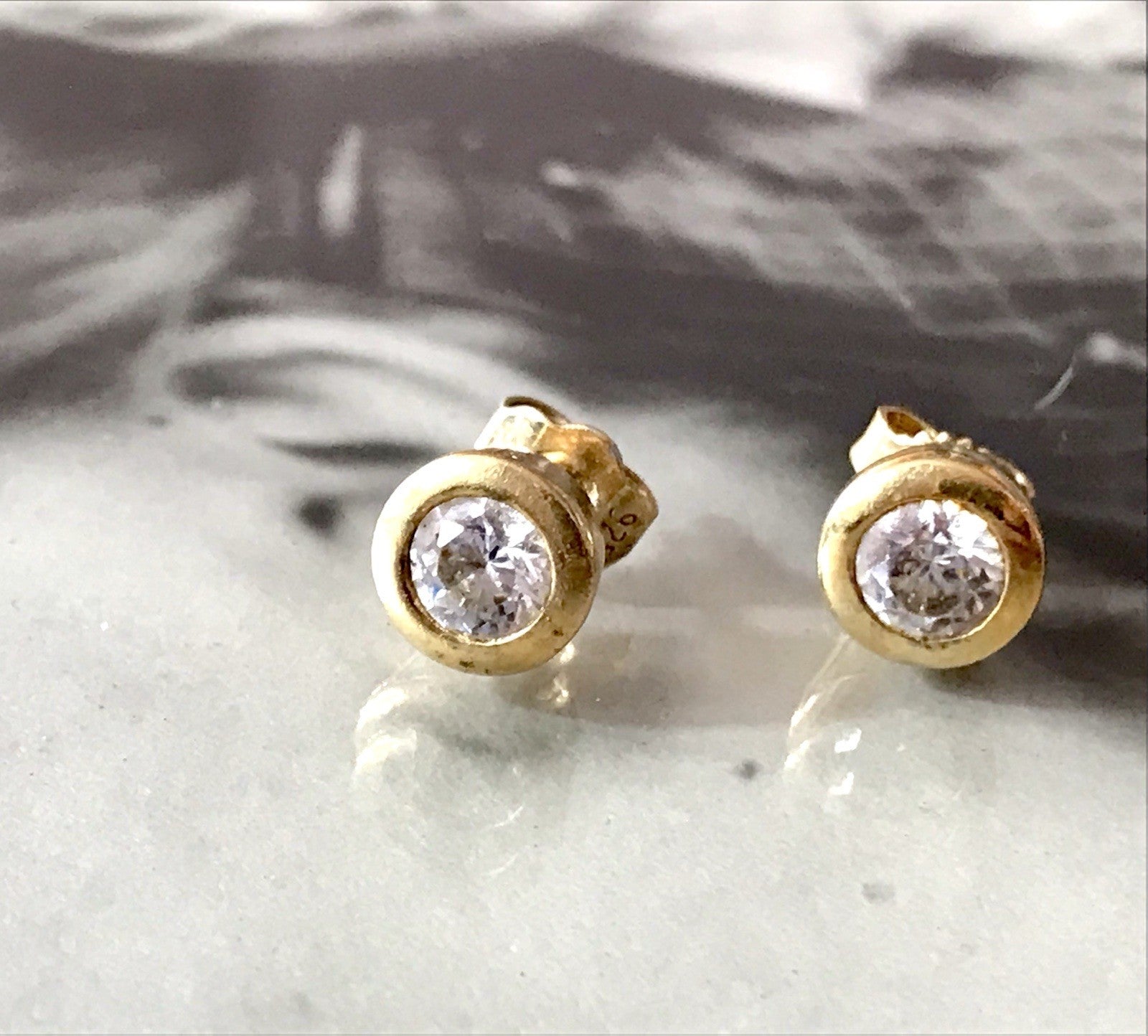 Ohrringe Ohrstecker DAMEN Silber vergoldet gold farblose geschliffene Steine 925