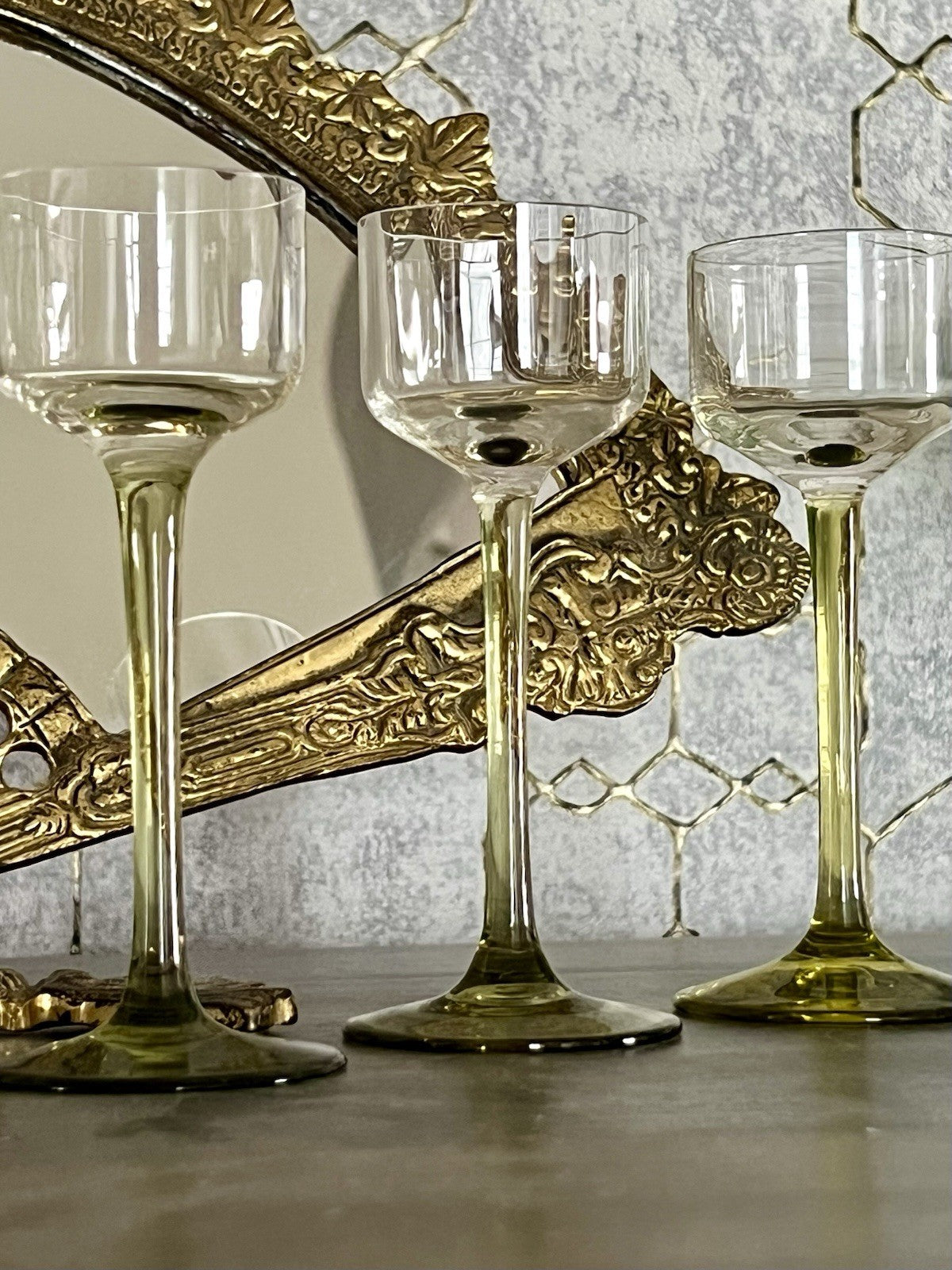 Antik 3x Jugendstil Art Déco Glas Likörgläser Stiel grüngelb optisch gerippt