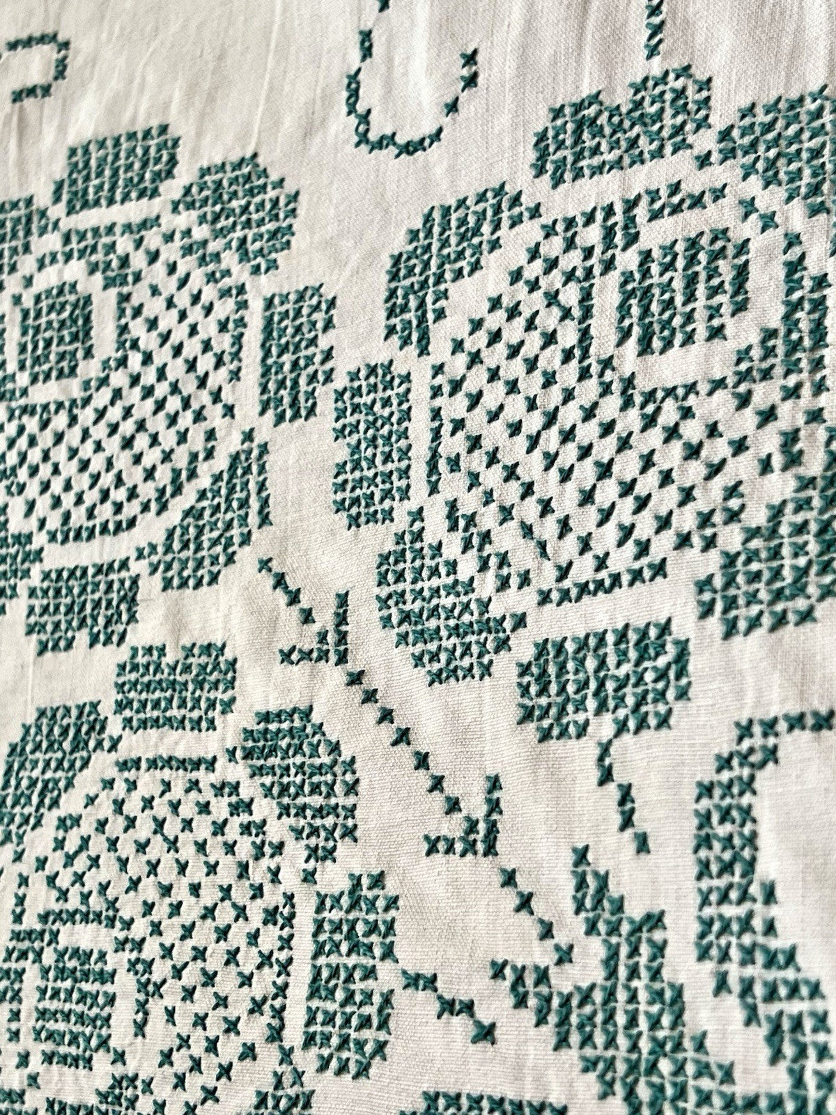 Antik Tischdecke  Art Dèco Stickerei bestickt weiß Blau Leinenmischung