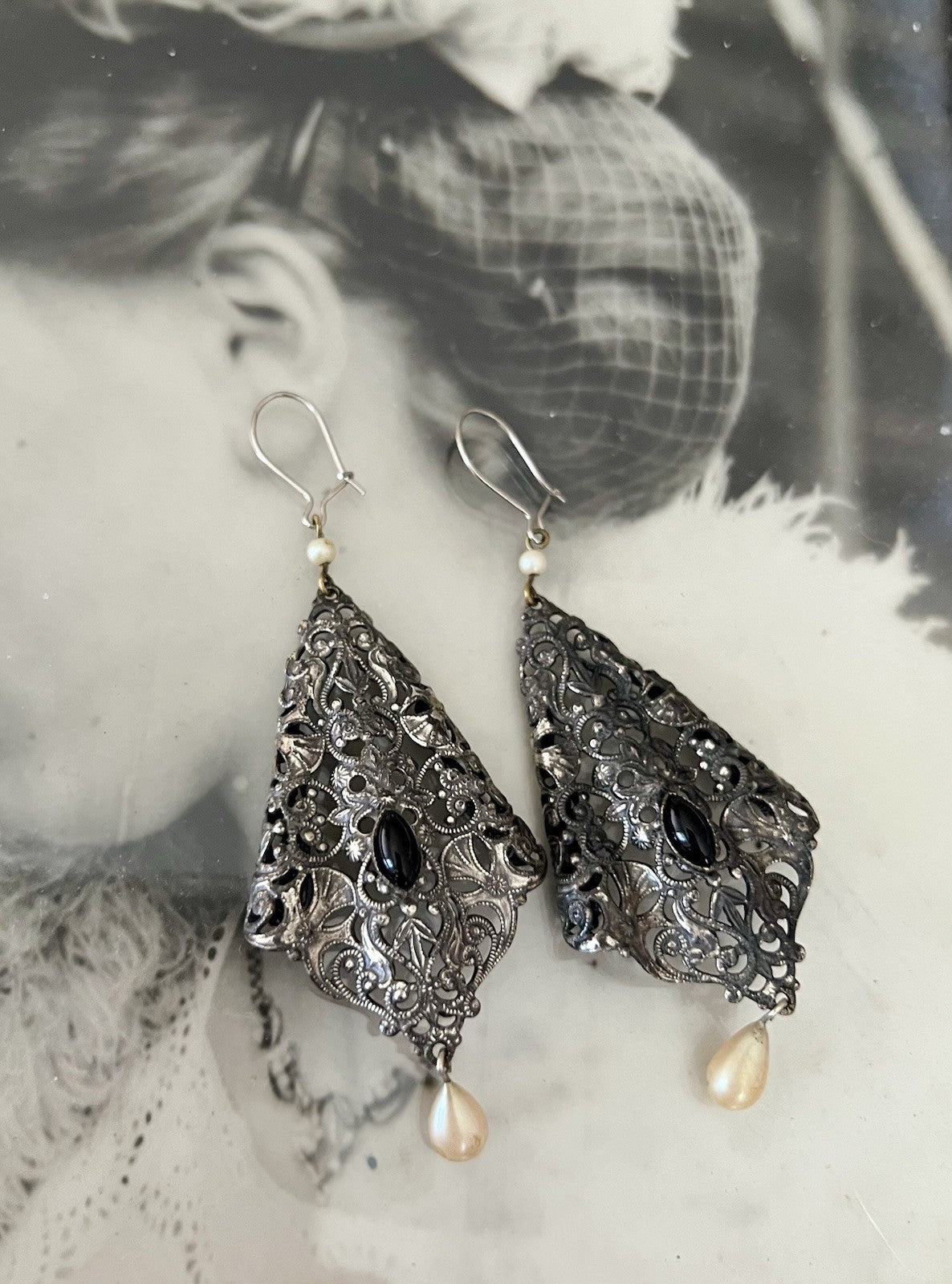 Antik? Vintage Ohrhänger Ohrringe DAMEN versilbert Viktorianisch Onyx Glas?