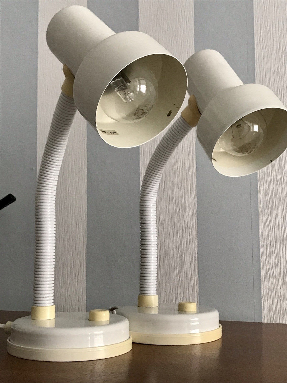 Vintage 70er 80er 2x Gelenkarm Tischleuchte Lampe Leuchte belgisch weiß