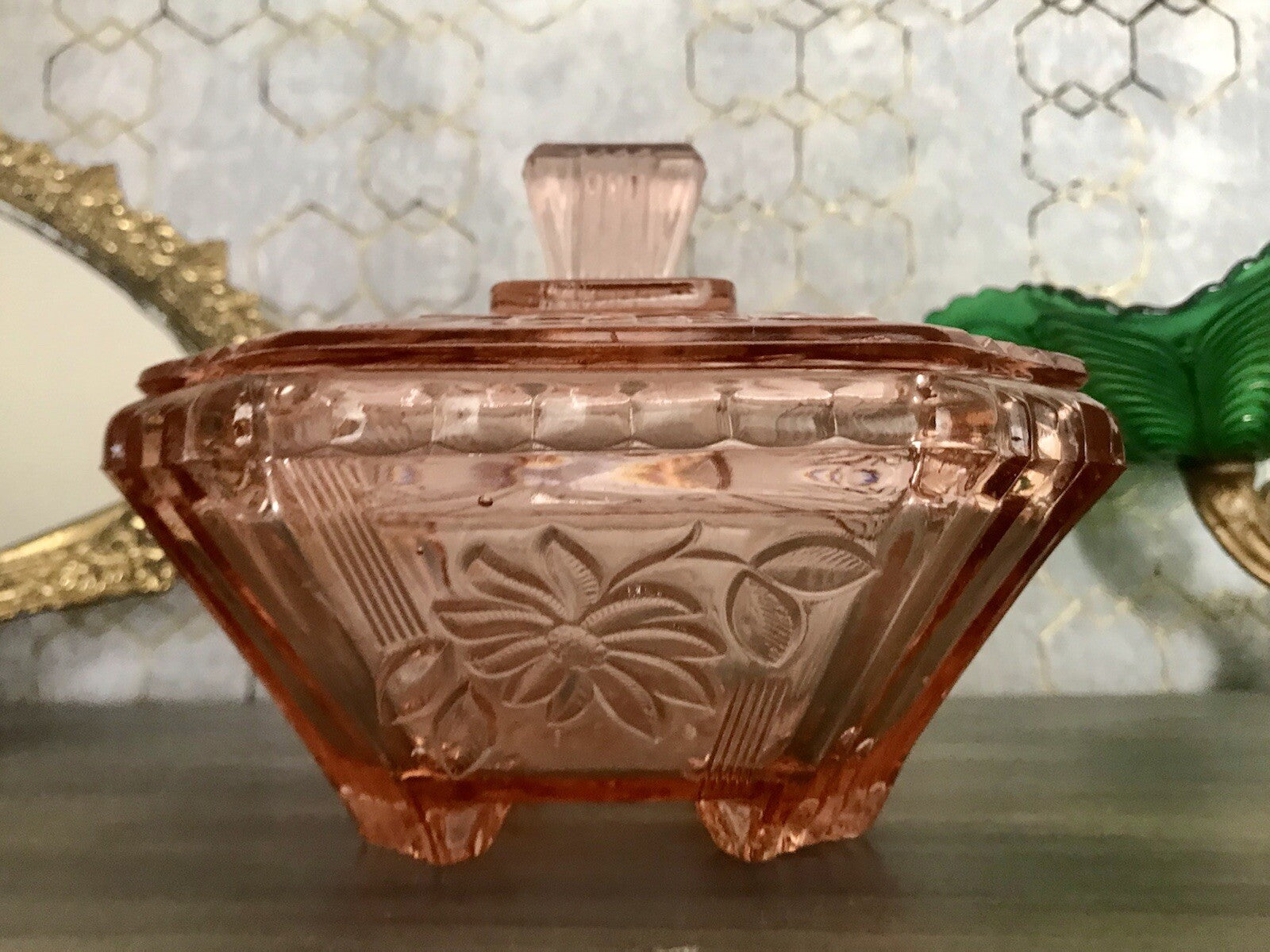 Antik Art Déco Dose Deckeldose Zierdose Pressglas Rosalin rosa Glas