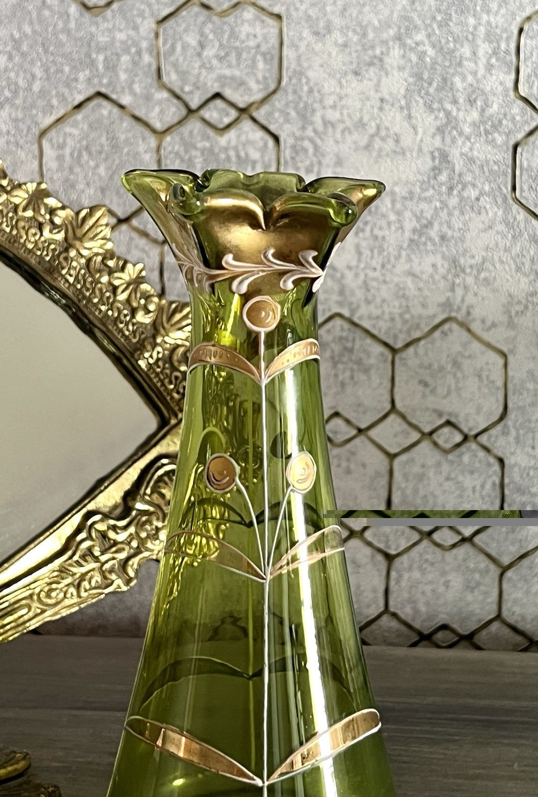 Antik Jugendstil grün kleine Vase Glasvase Gold-Staffage Emaille Abriss