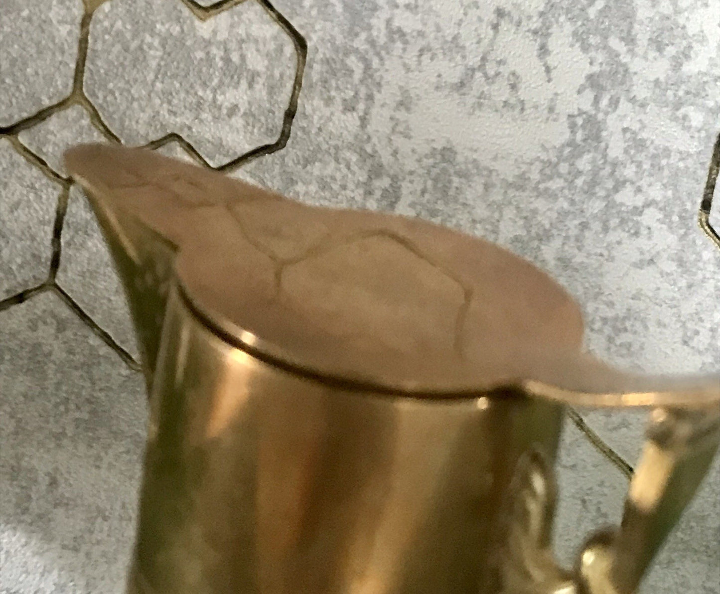 Antik Karaffe Dekanter Messing vergoldet? Metallmontur Glas Flächenschliff Edel!