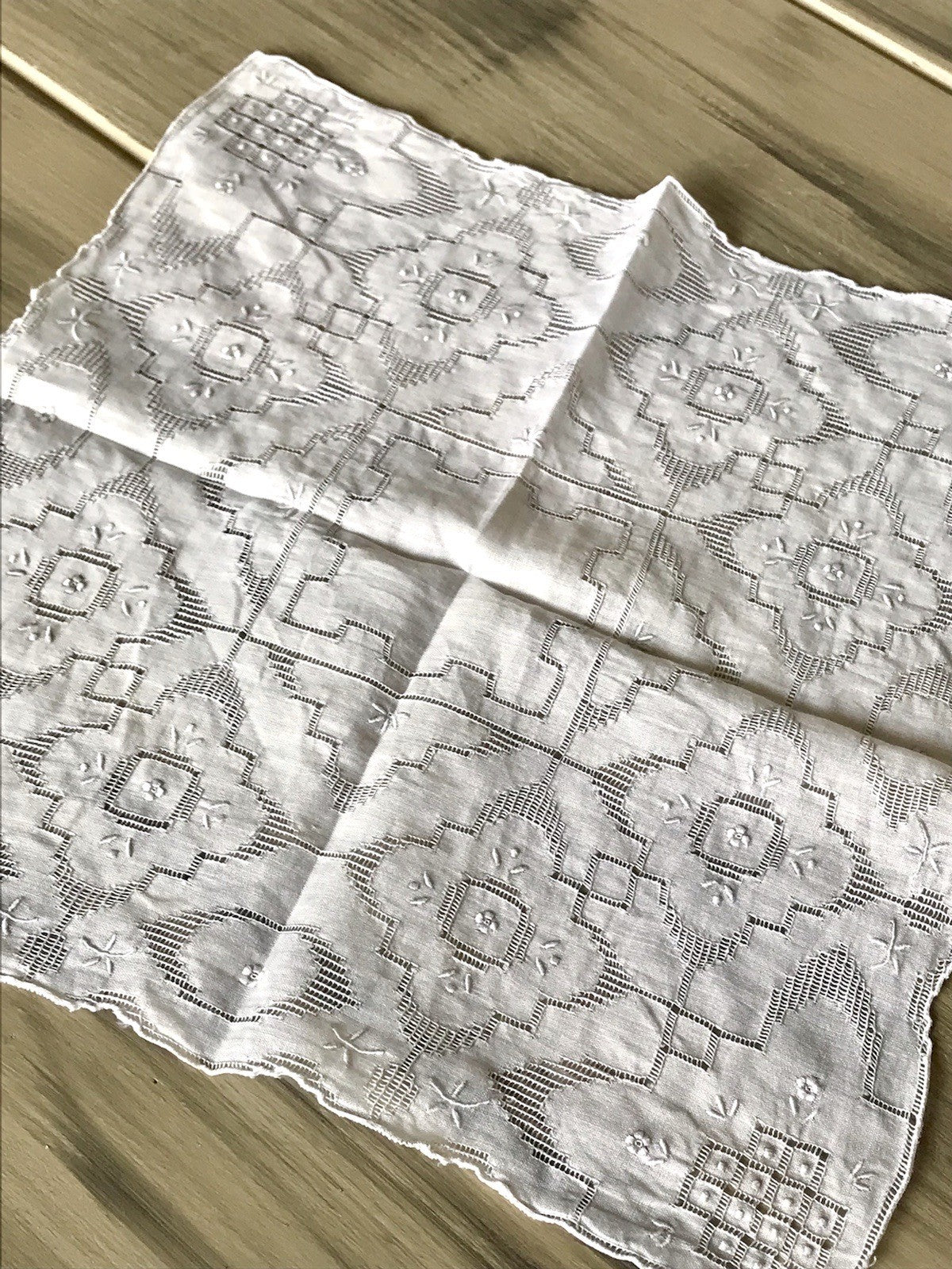 Antik 4x Taschentuch Taschentücher Stickerei weiß Batist Spitze elegant bestickt