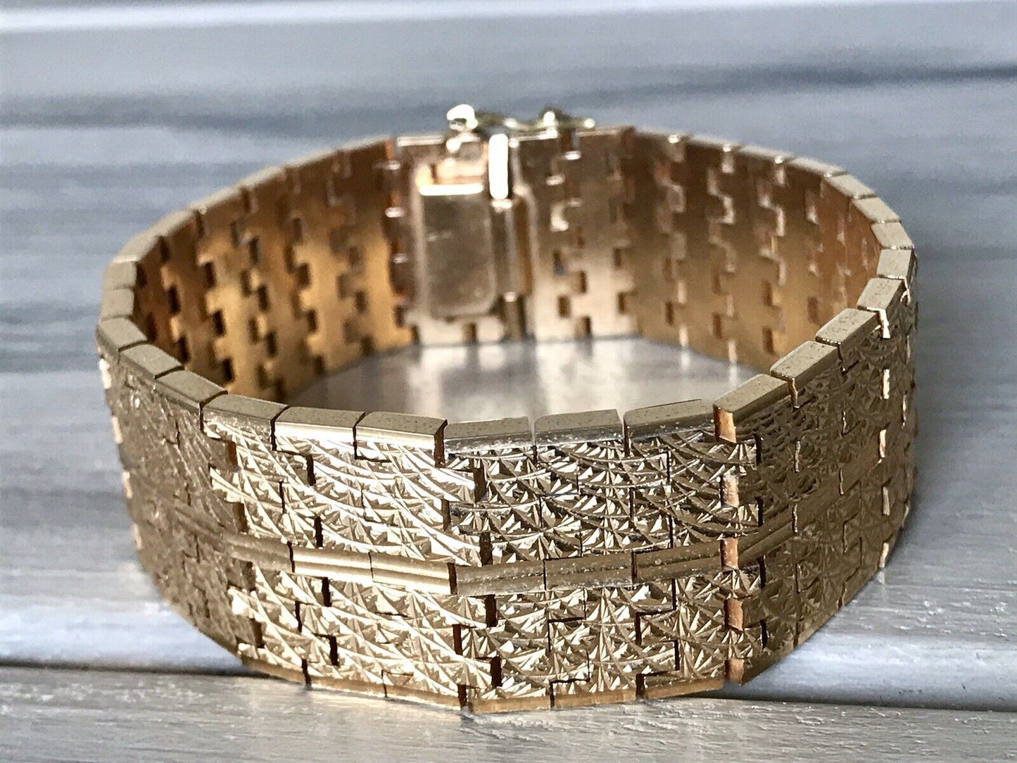 Vintage wunderschönes breites Teppicharmband Armband vergoldet