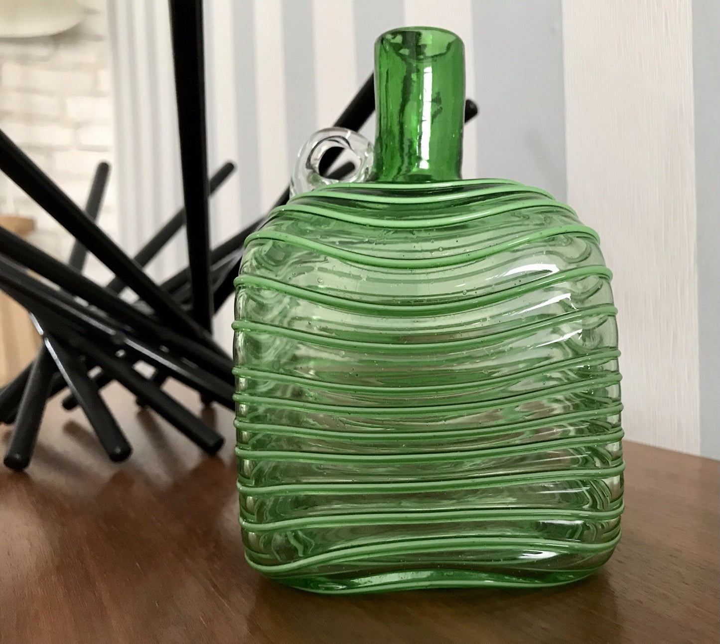 Vintage Vase Murano? Glasvase grün Aufschmelzungen Fäden Henkelvase