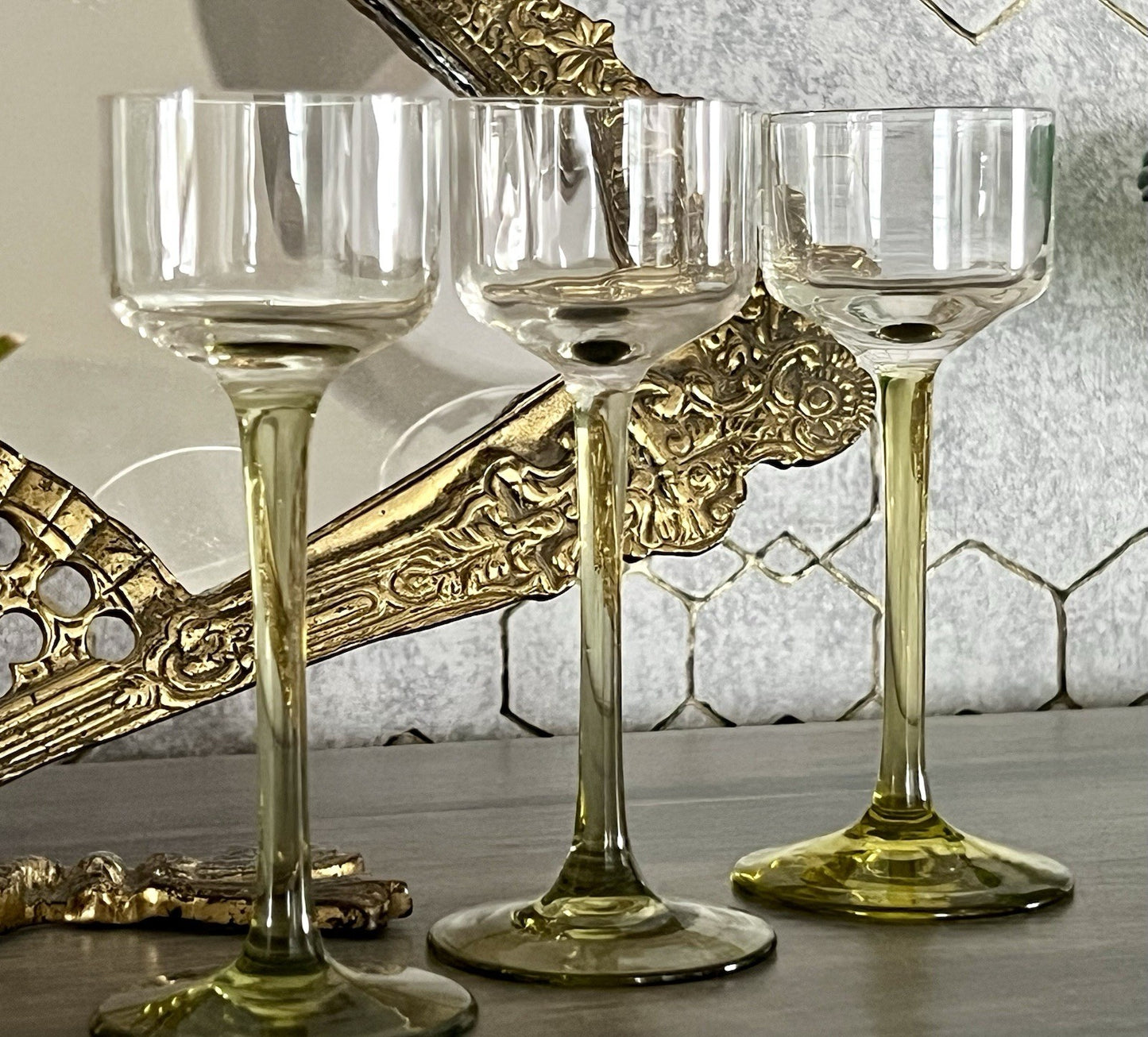 Antik 3x Jugendstil Art Déco Glas Likörgläser Stiel grüngelb optisch gerippt