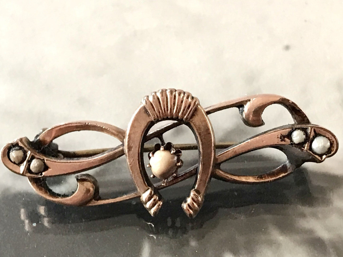 Antik Biedermeier Jugendstil Brosche rotgoldfarben Saatperlen Walzgold