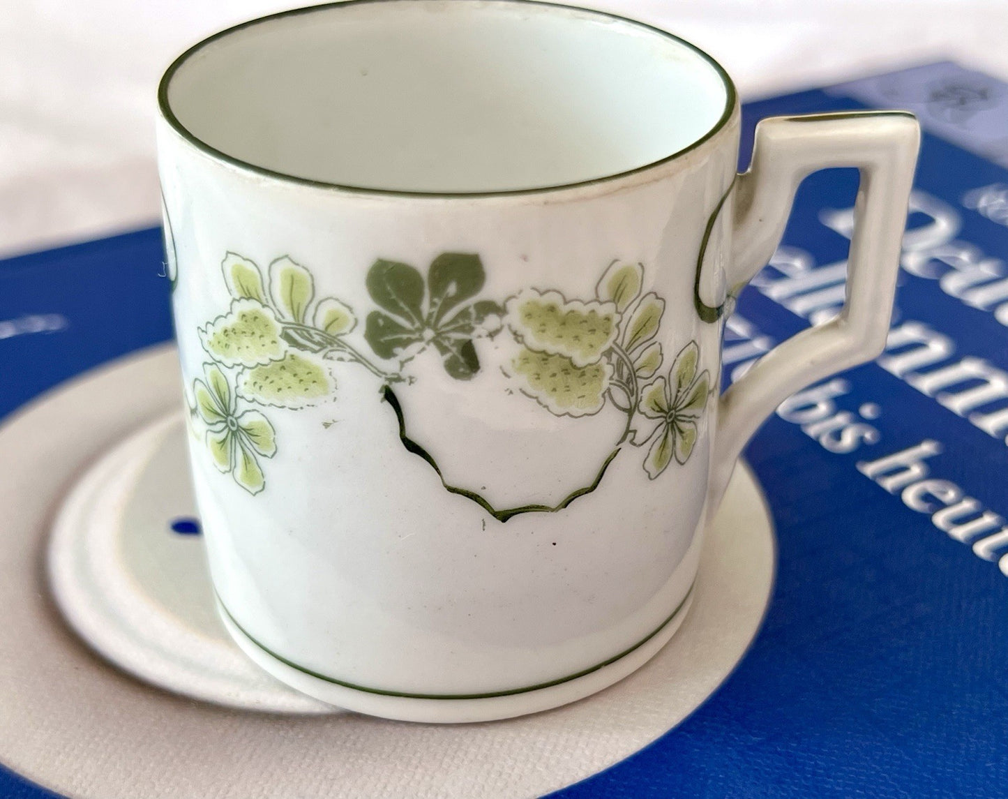Antik Jugendstil Porzellan 1 (von 2)  Mokka Tasse Bloch Dr. Widera&Co fein