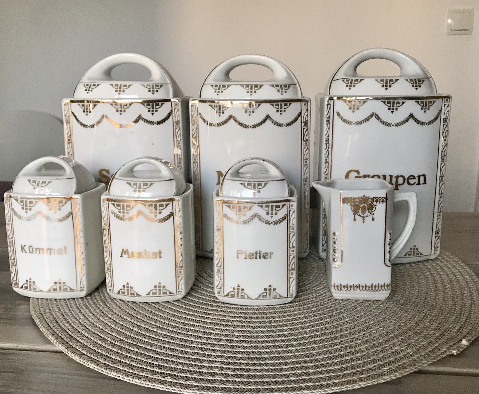 Antik Jugendstil 6 Porzellan Vorratsdosen Gefäße &1 Kännchen Graupen Sago Nudeln